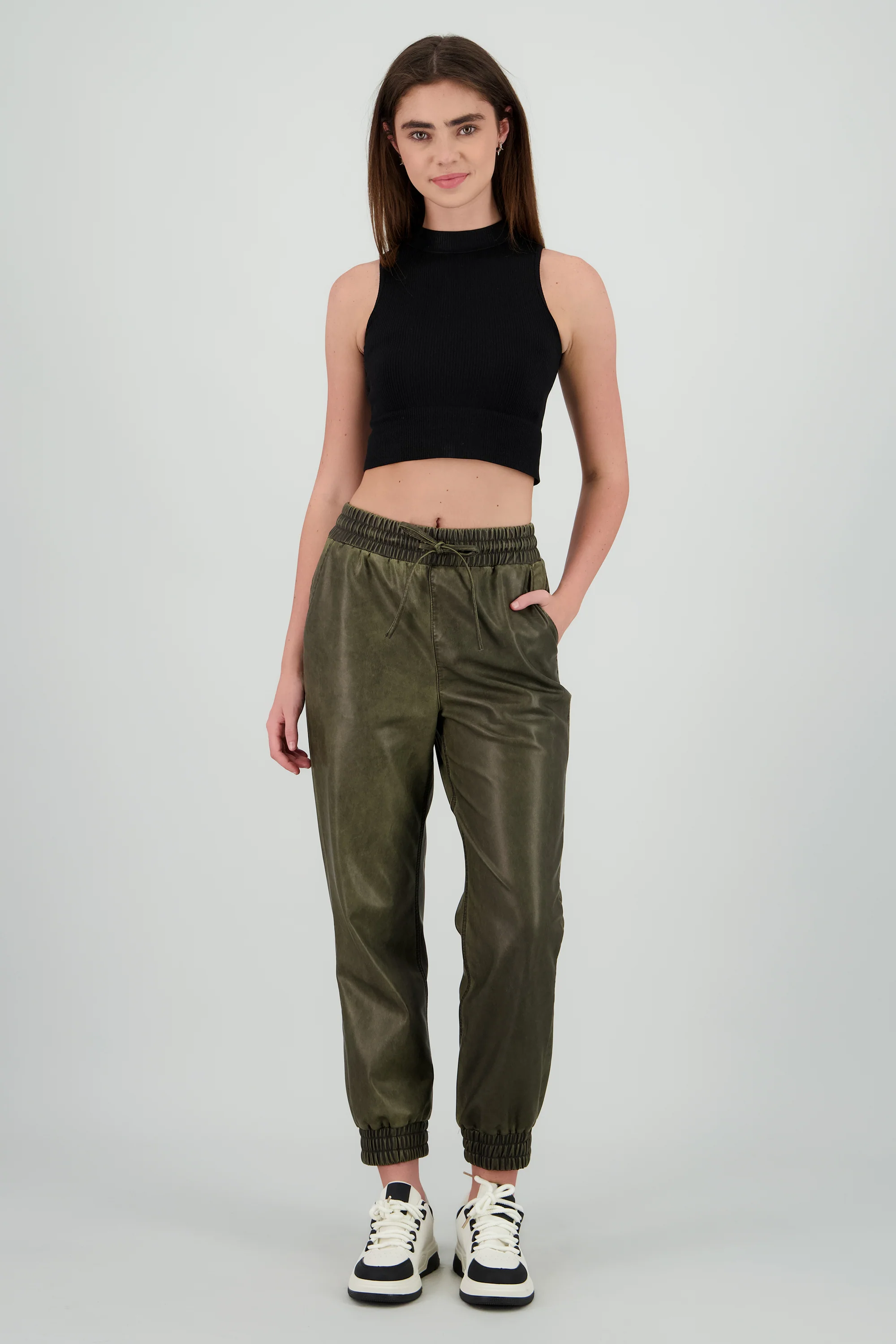 Jogger pu detalle deslavado