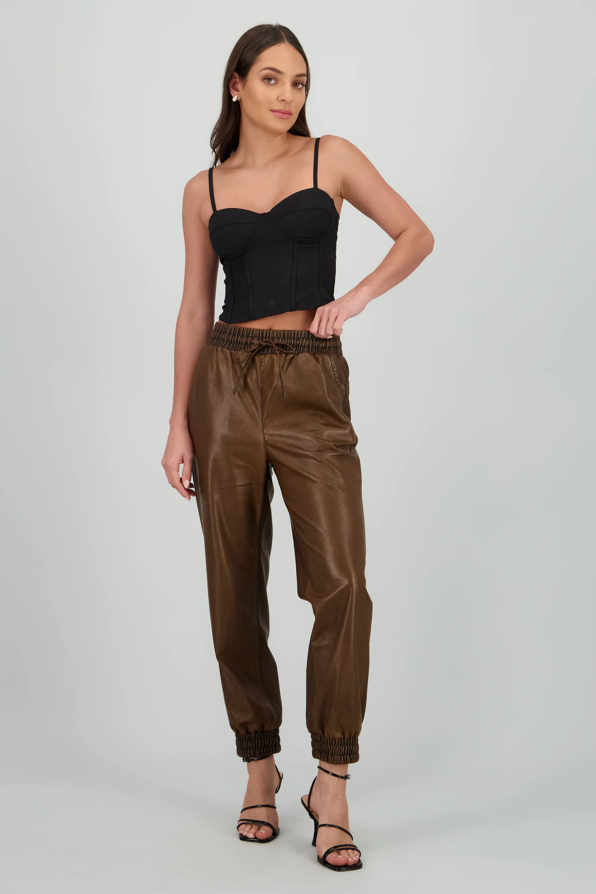 Jogger pu detalle deslavado