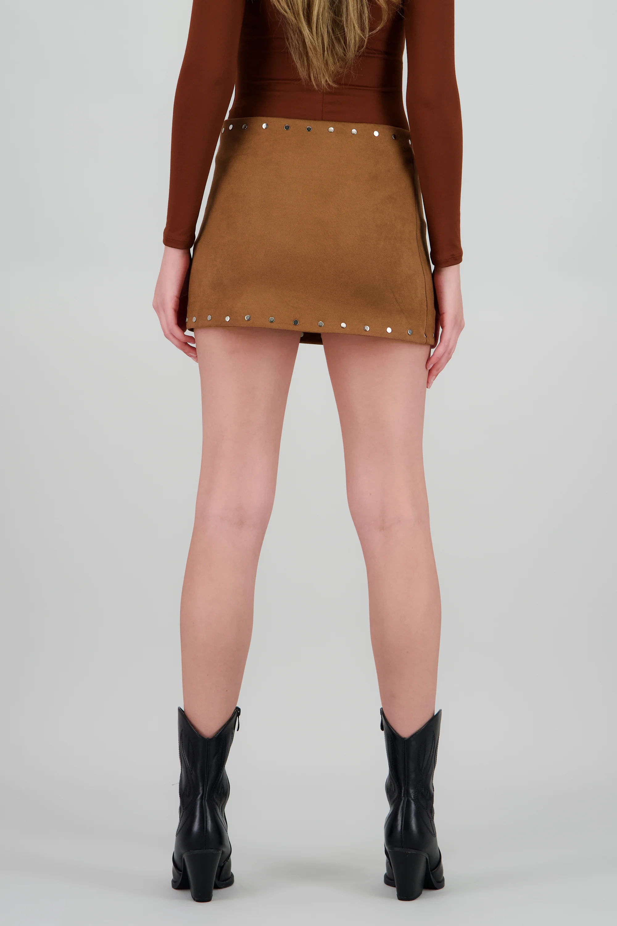 Mini falda suede lisa con estoperoles - Image 4