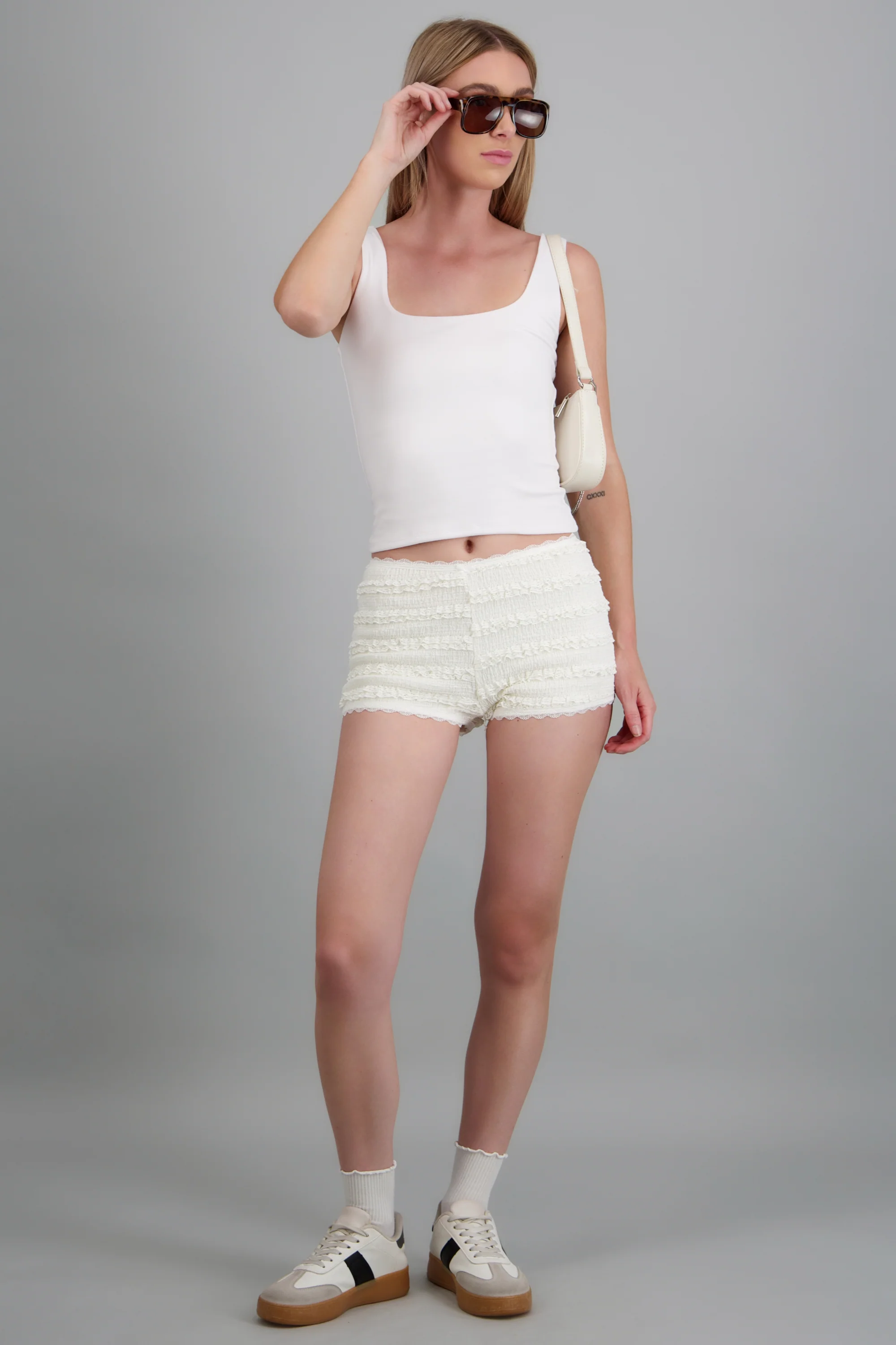 Mini short detalle olanes