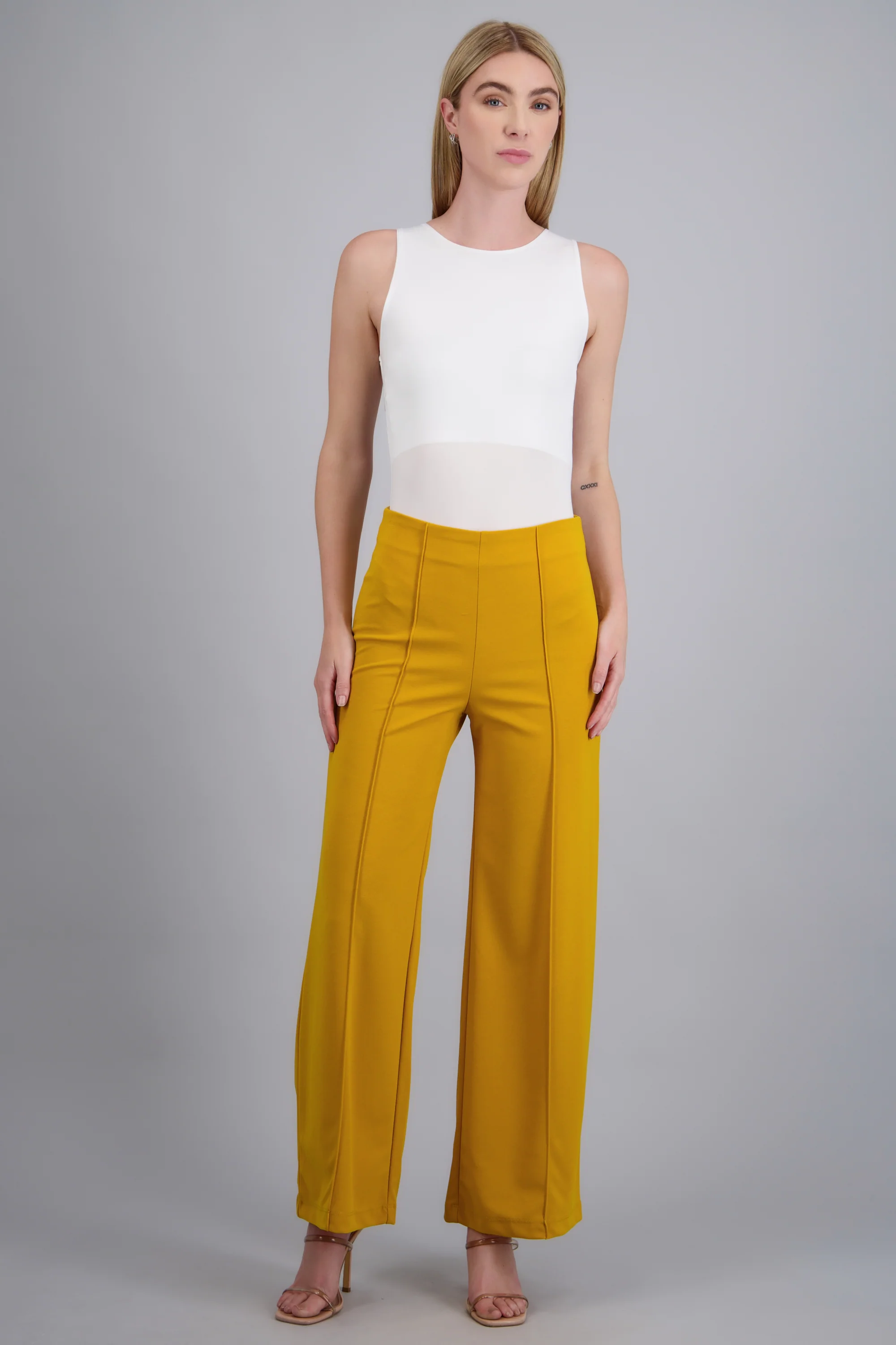 Pantalo amplio costura frontal