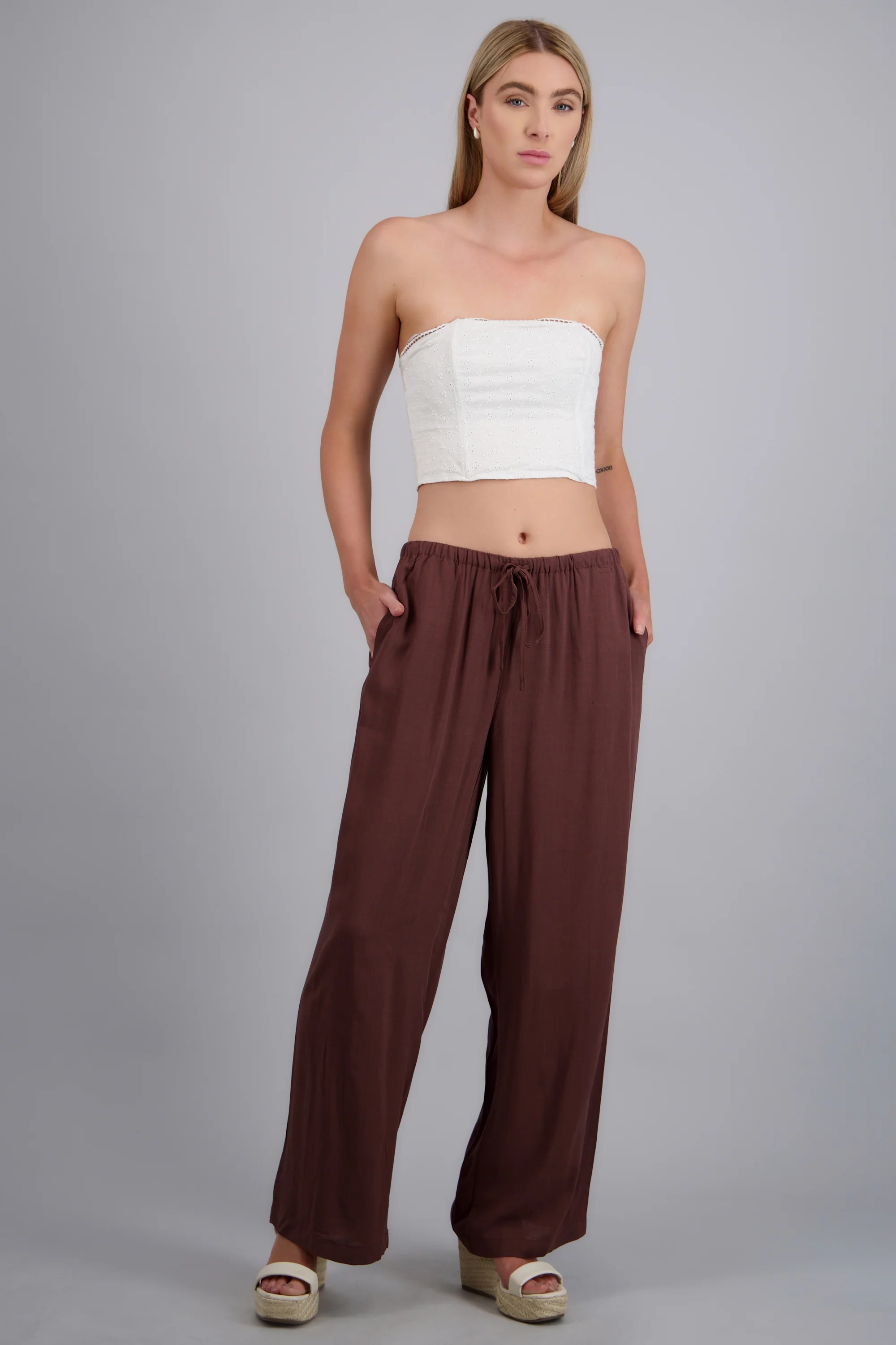Pantalón amplio con bolsas - Image 2