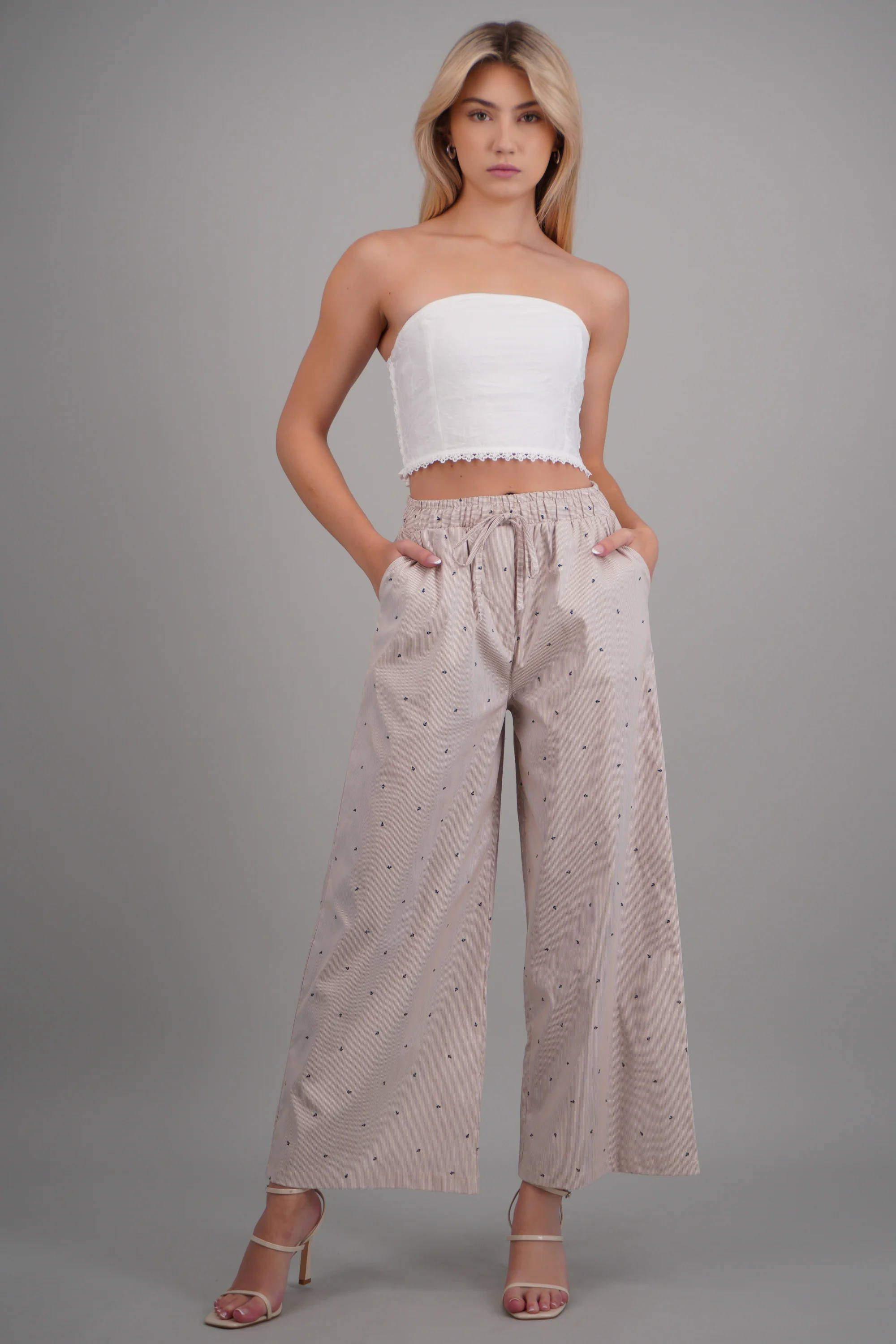 Pantalon amplio con cintura ajustable