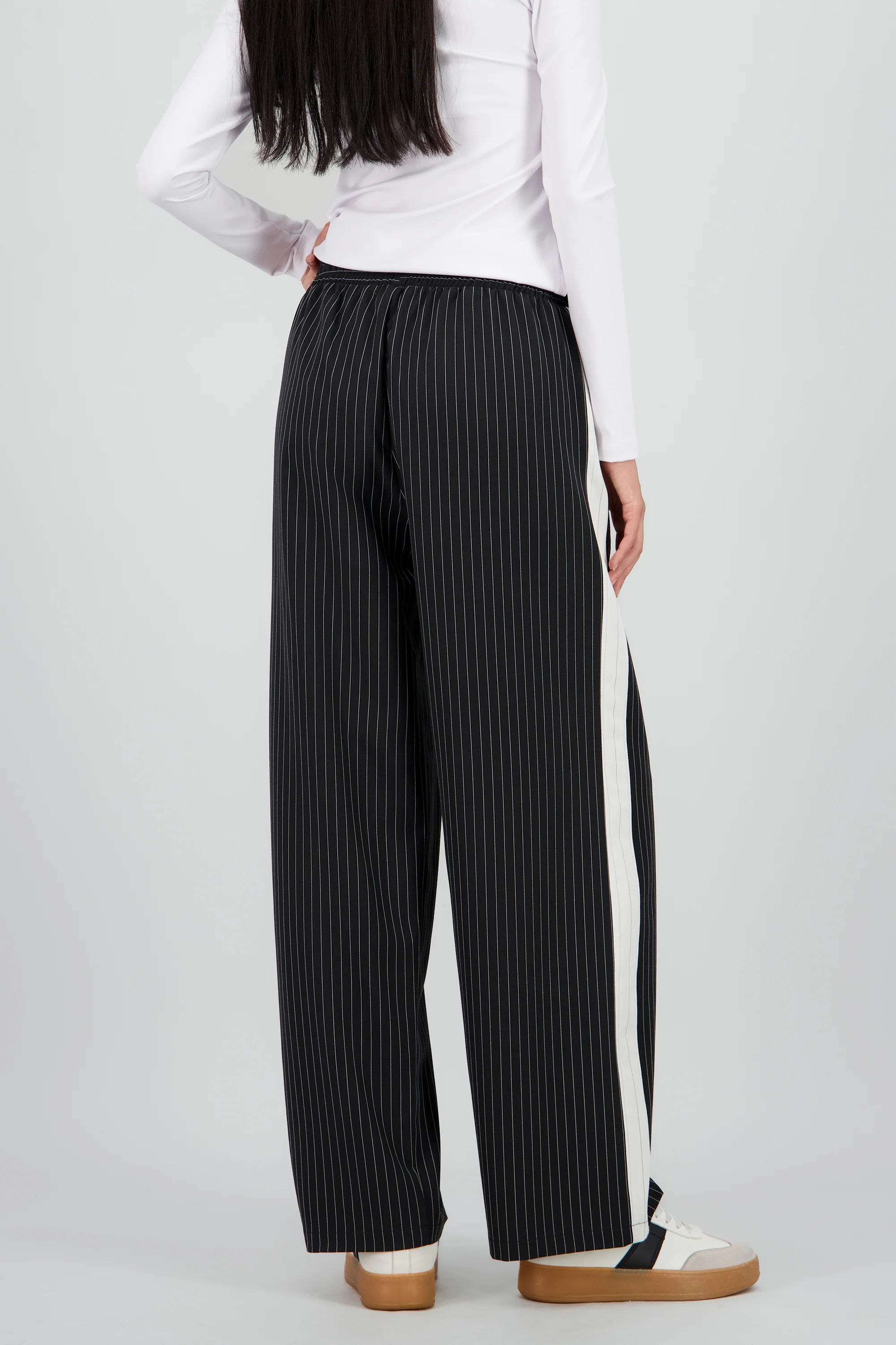 Pantalon amplio det raya a contraste - Image 4