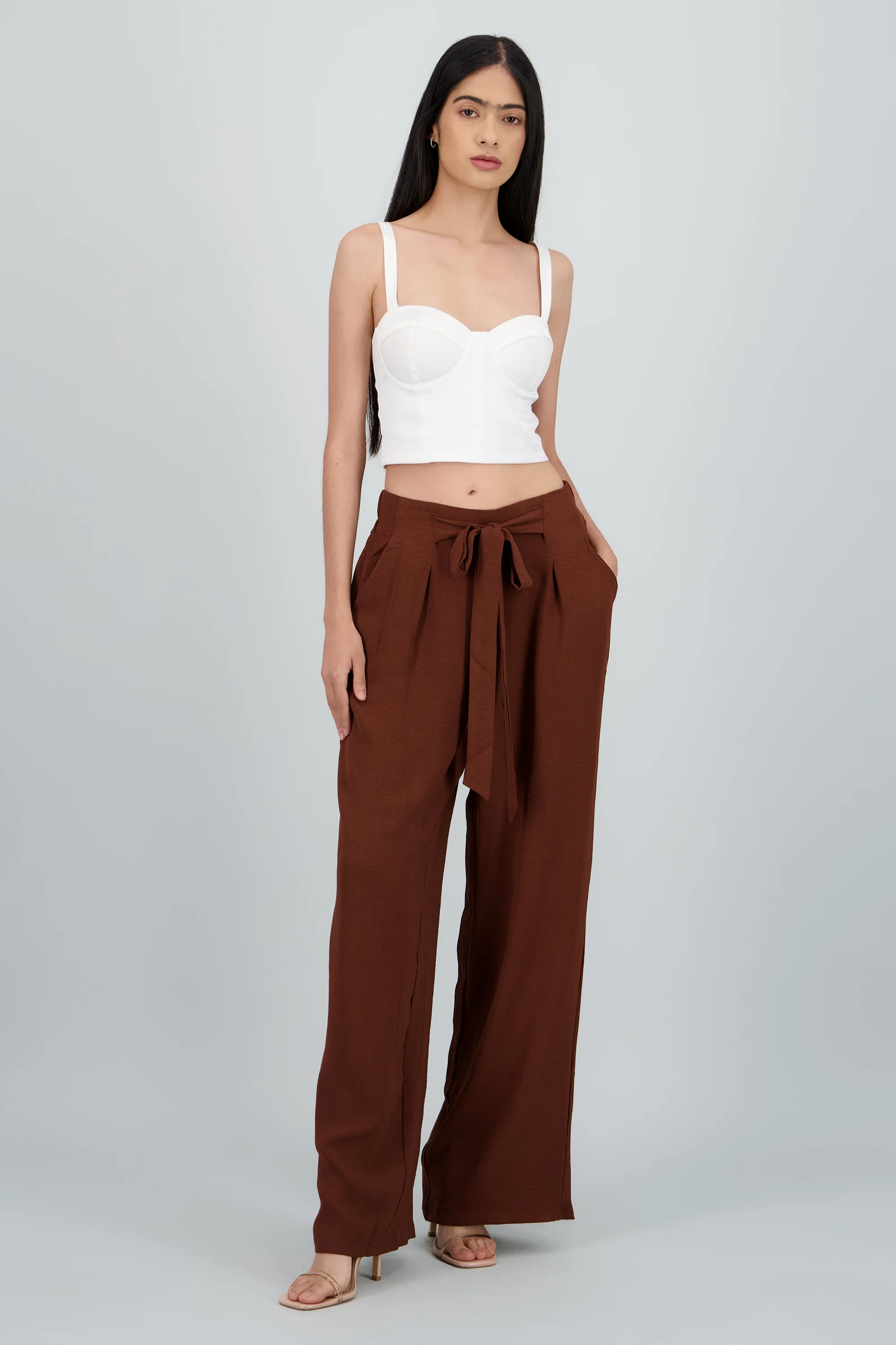 Pantalon amplio detalle amarre