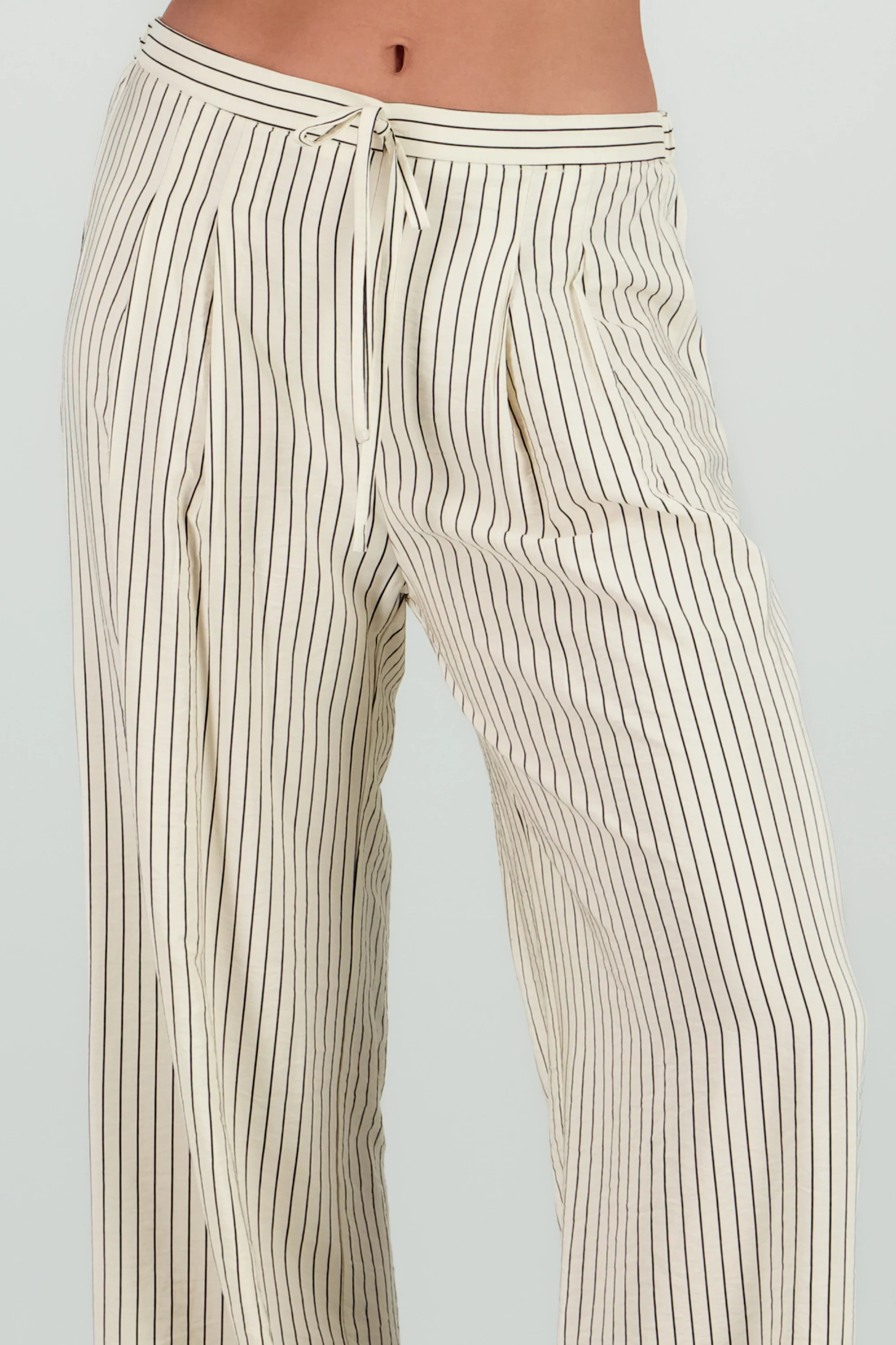 Pantalon amplio detalle pinzas rayas - Image 5