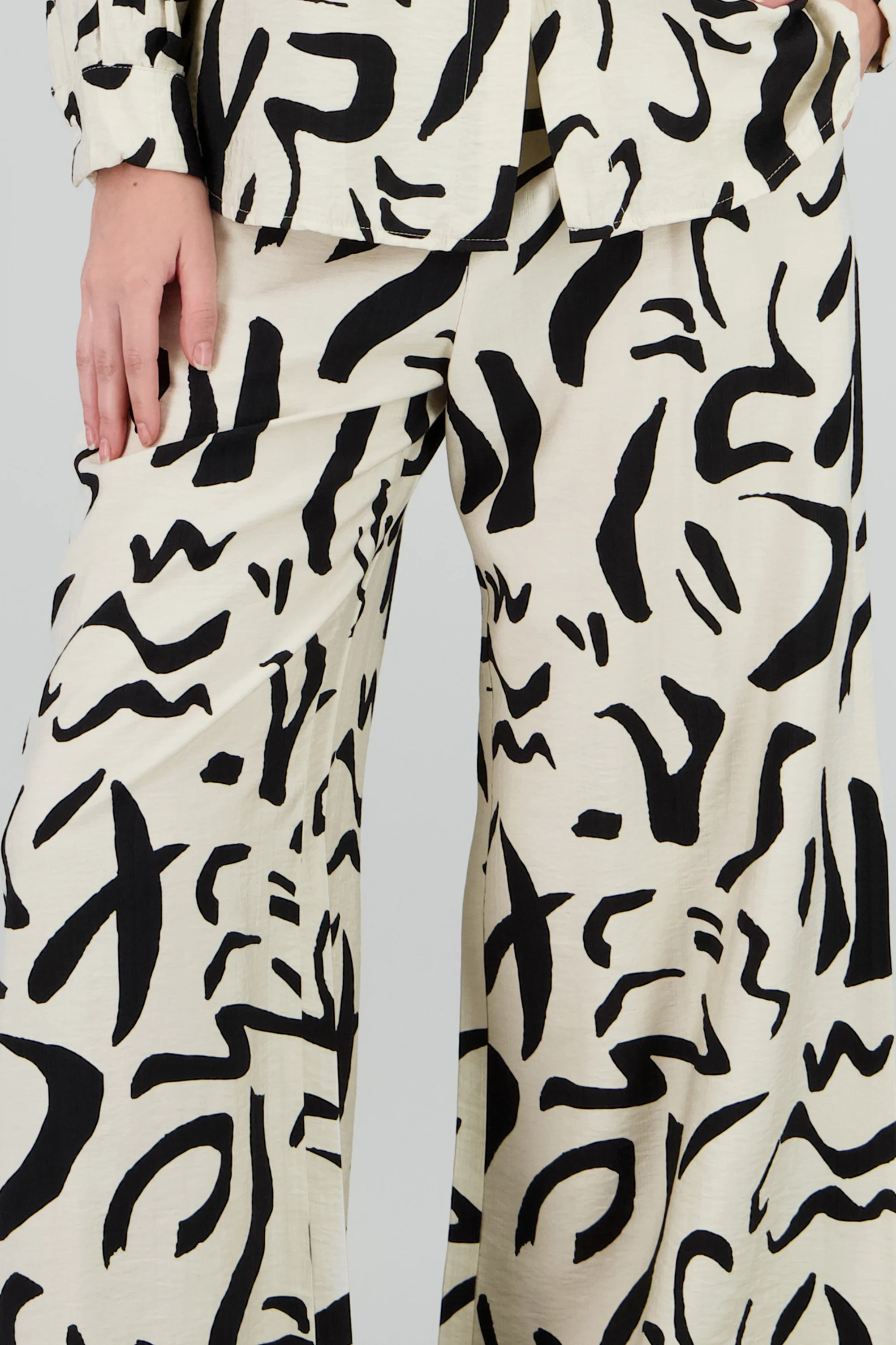 Pantalon amplio detalle resorte estampado - Image 5