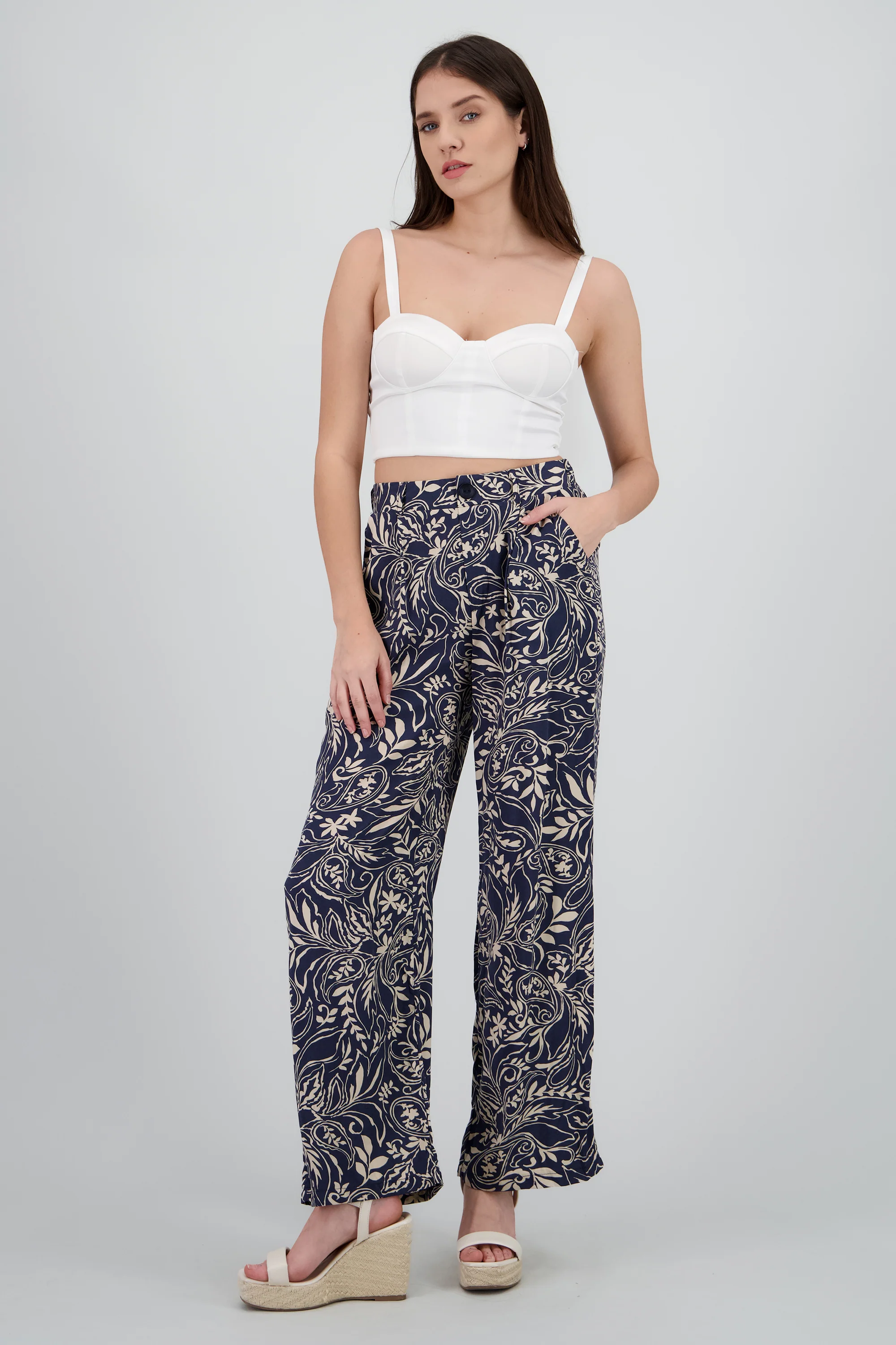 Pantalon amplio estampado con pretina lisa