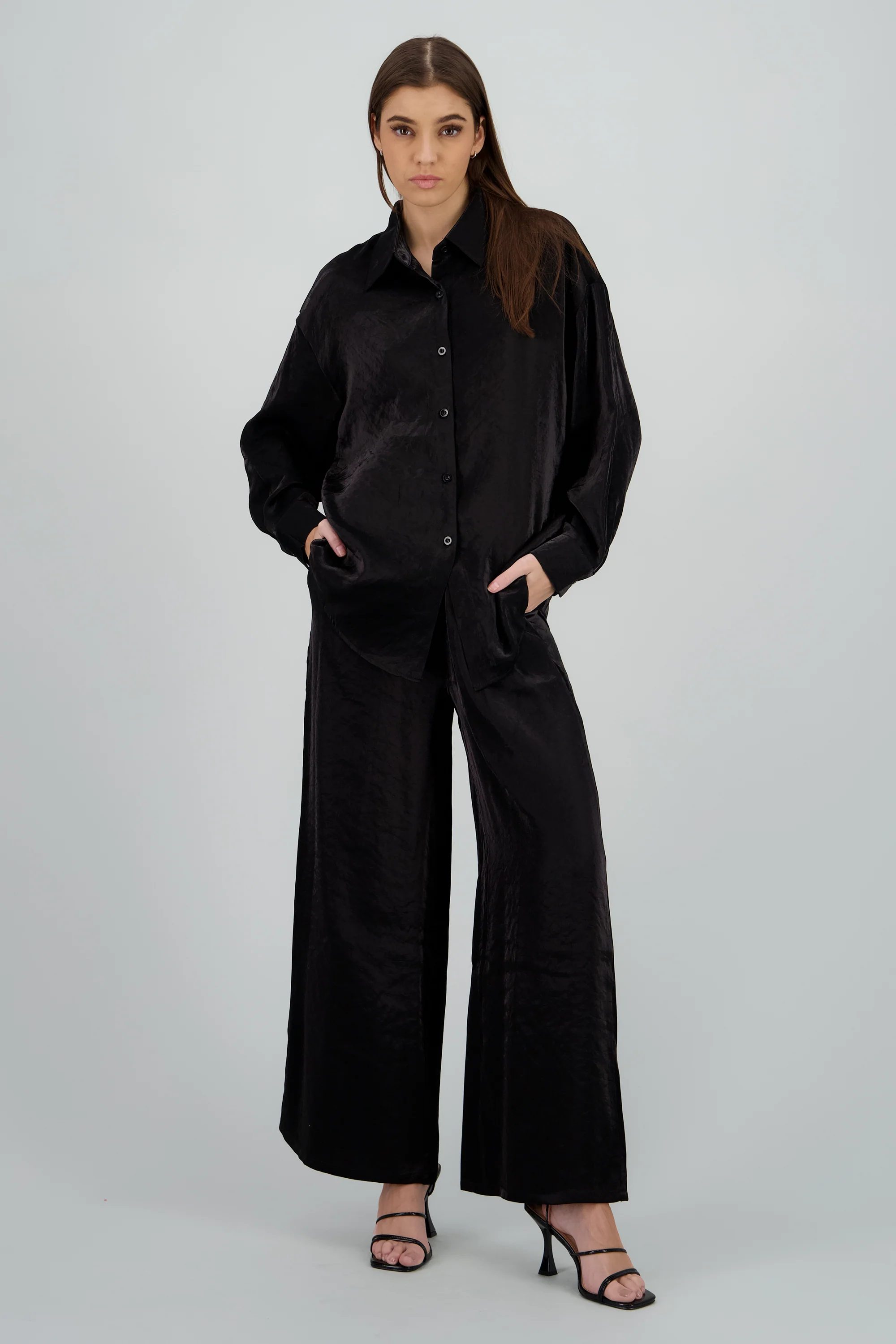 Pantalon amplio fluido detalle satinado