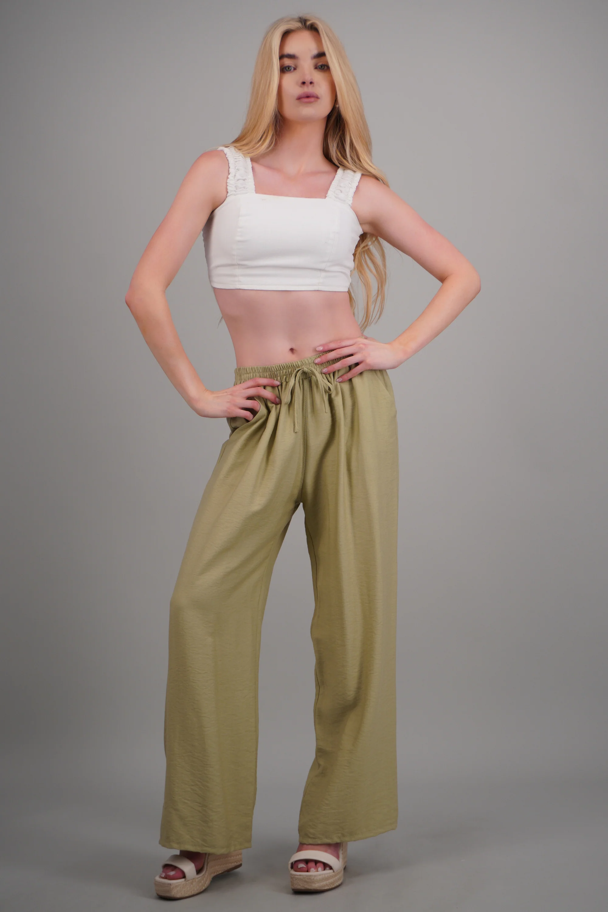 Pantalon amplio liso con resorte