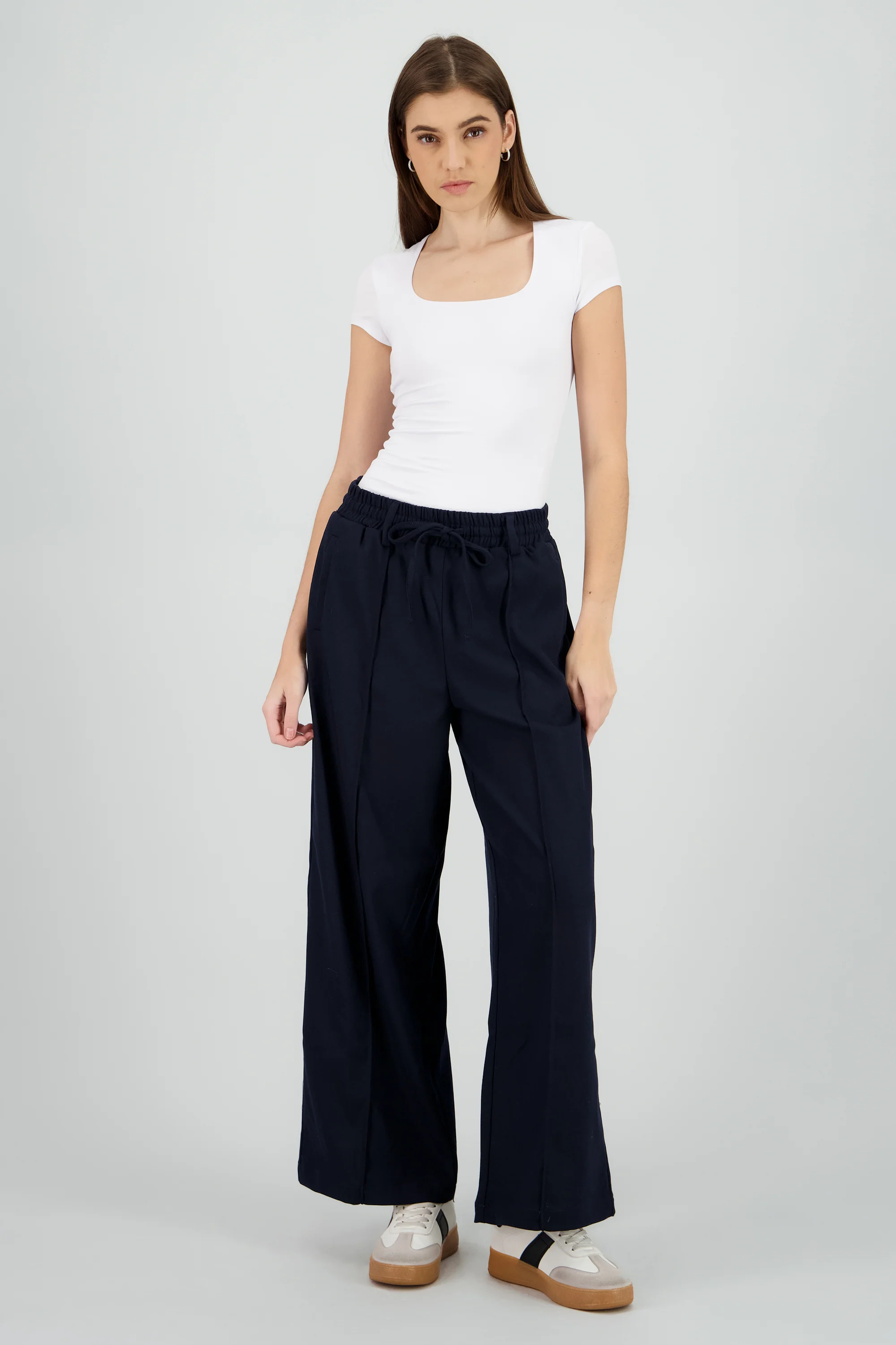 Pantalon amplio liso detalle resorte