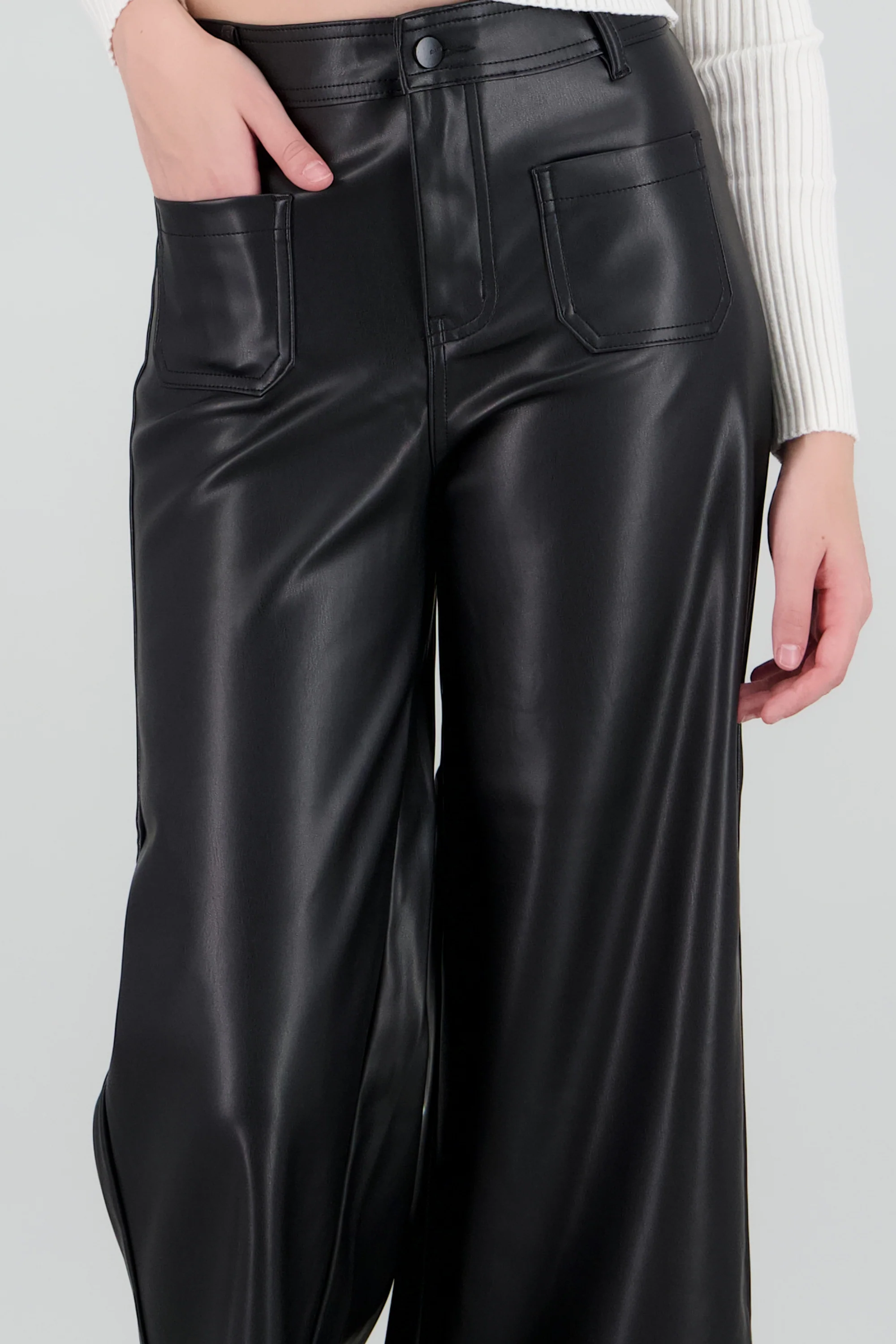 Pantalon amplio pu detalle bolsas - Image 5