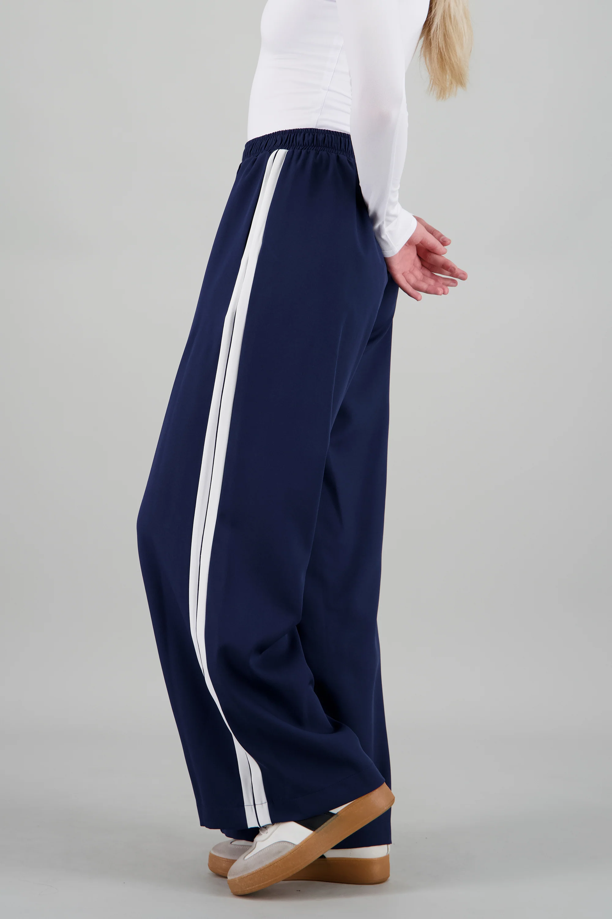 Pantalon amplio resorte detalle lineas - Image 3