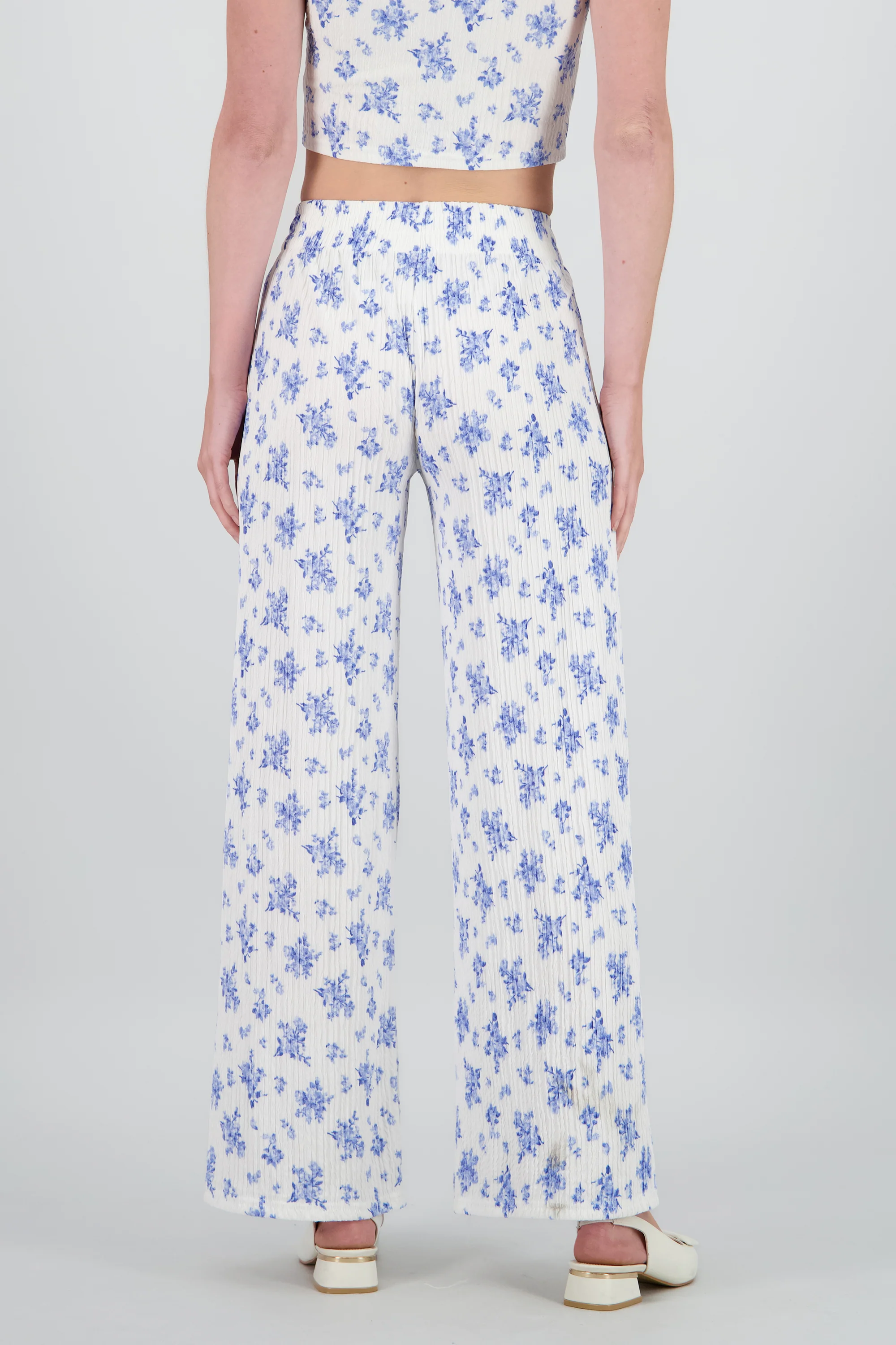 Pantalon amplio textura y flores - Image 4