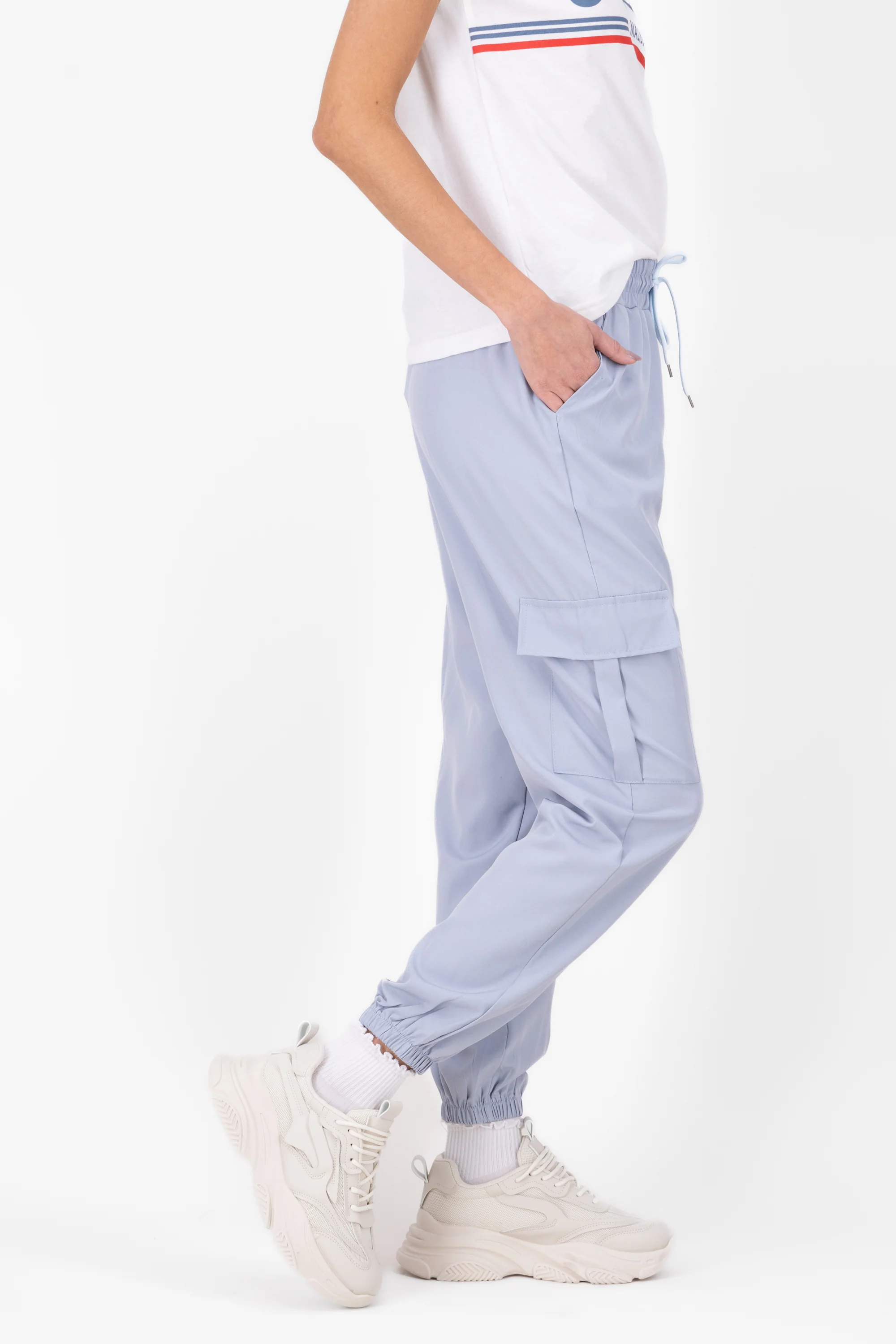 Pantalón Cargo Monocolor Bolsas - Image 3