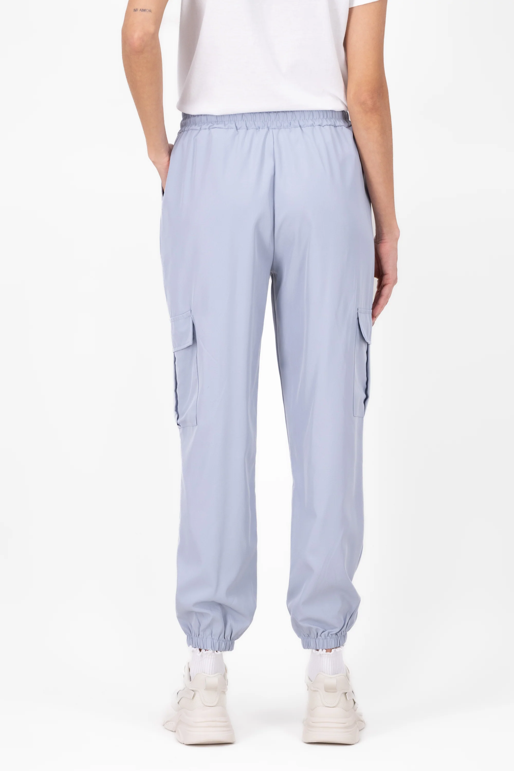 Pantalón Cargo Monocolor Bolsas - Image 4