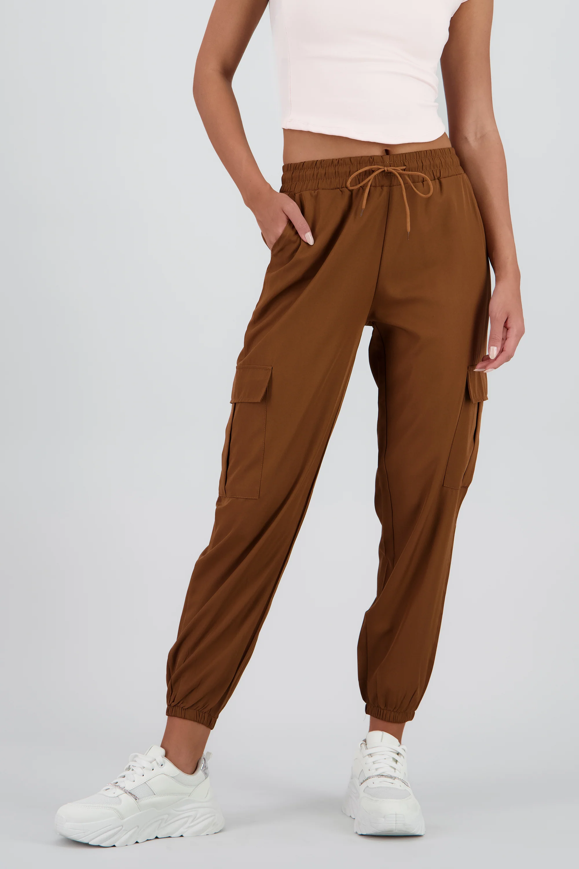 Pantalón Cargo Monocolor Bolsas - Image 2