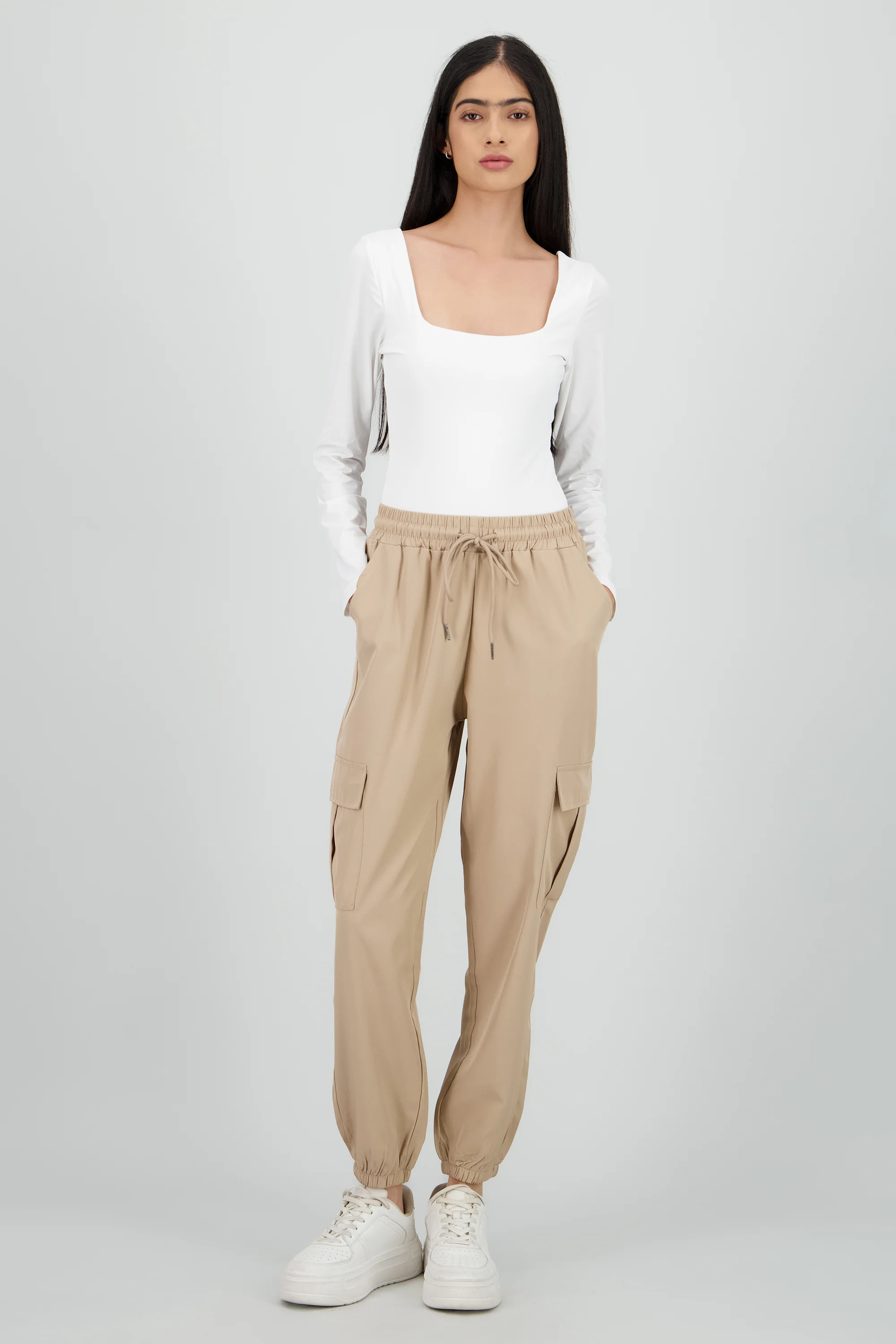 Pantalón Cargo Monocolor Bolsas