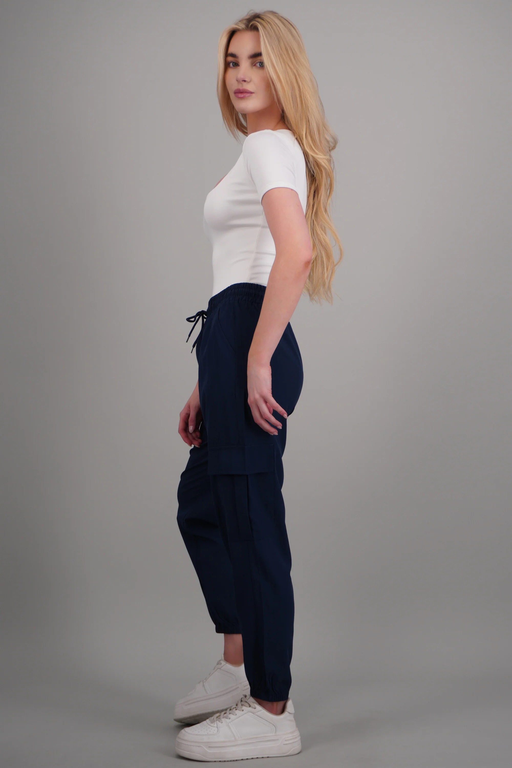 Pantalón Cargo Monocolor Bolsas - Image 2