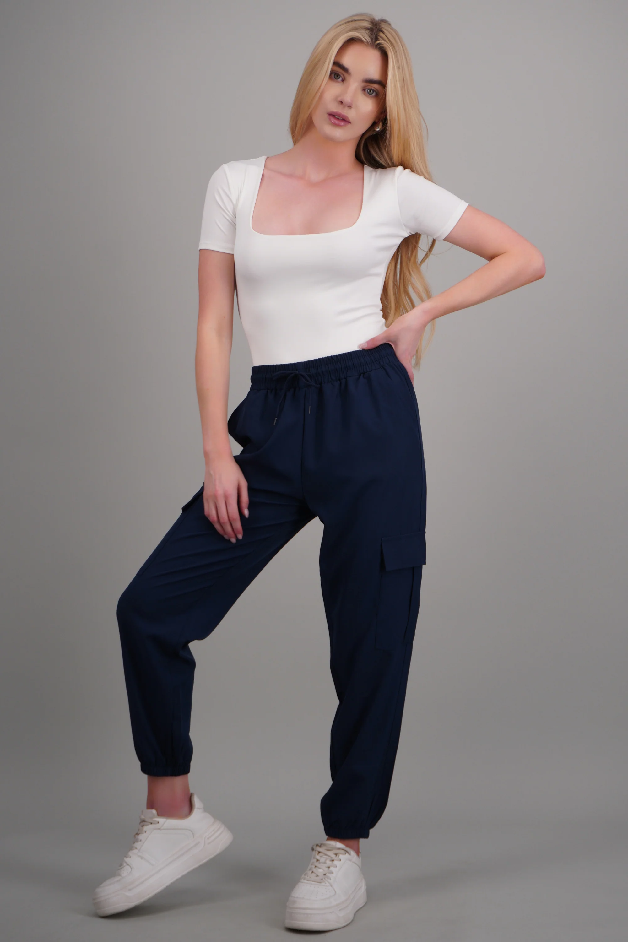 Pantalón Cargo Monocolor Bolsas - Image 3