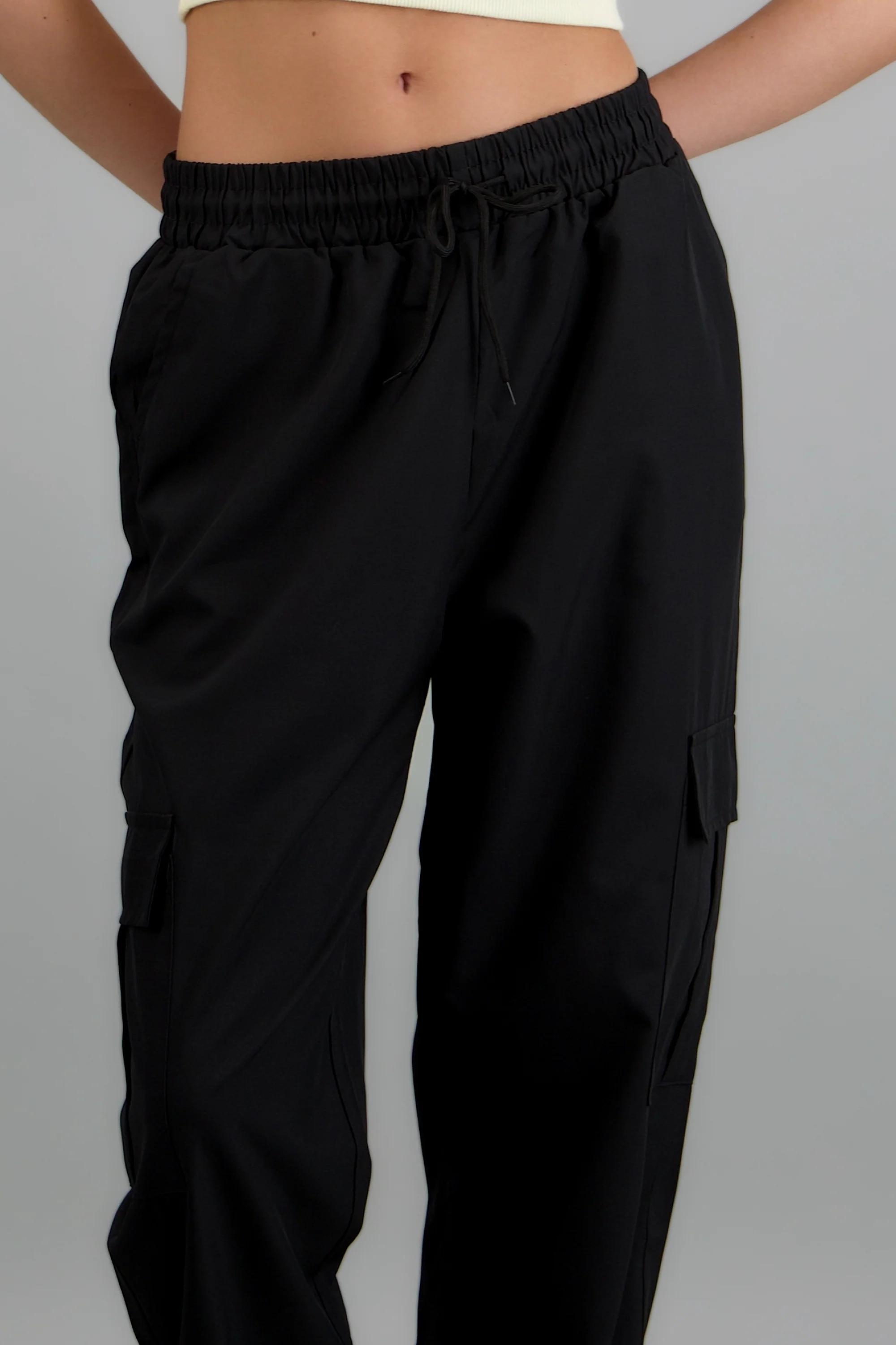 Pantalón Cargo Monocolor Bolsas - Image 5