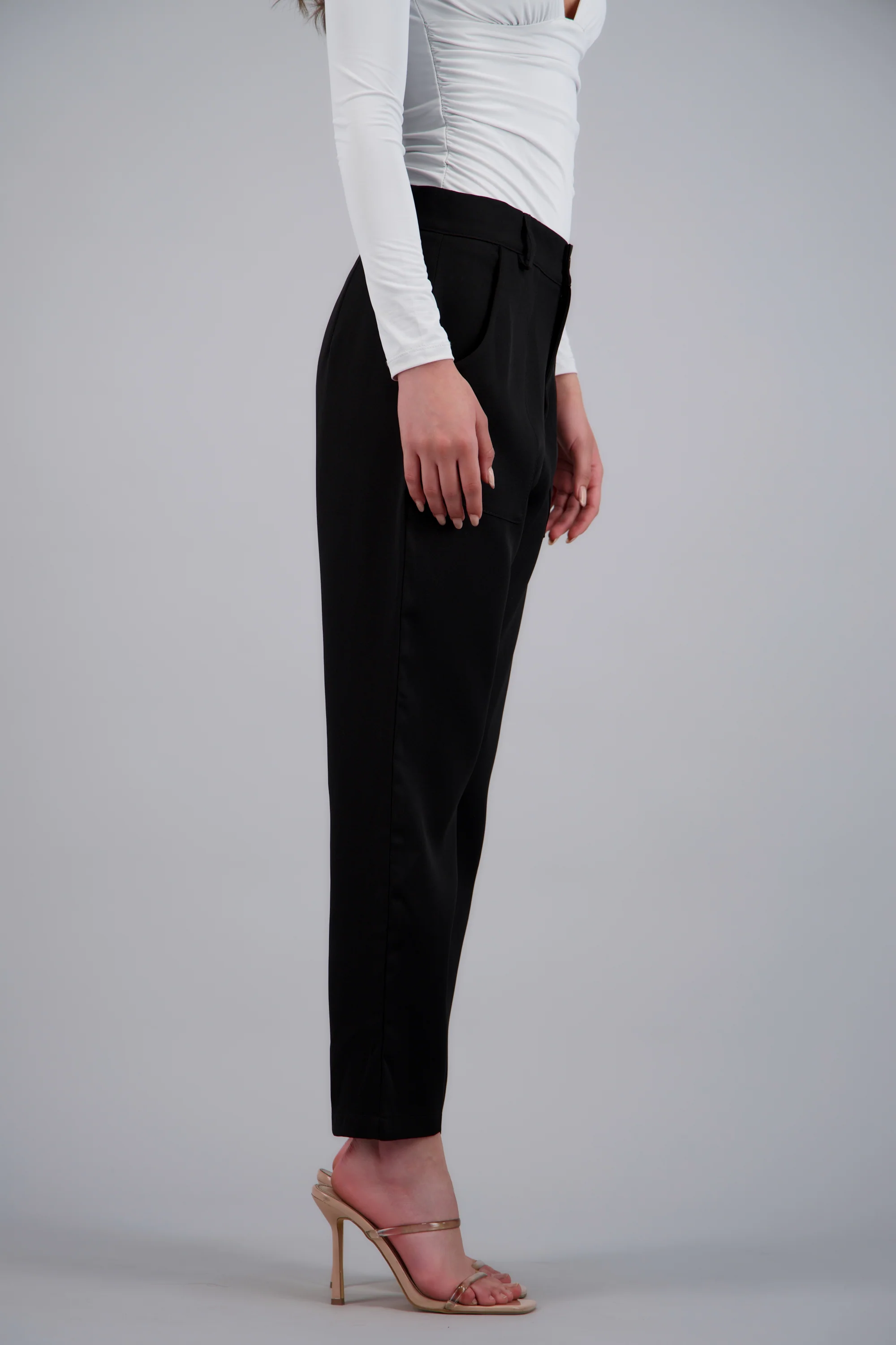 Pantalón con bolsas - Image 3