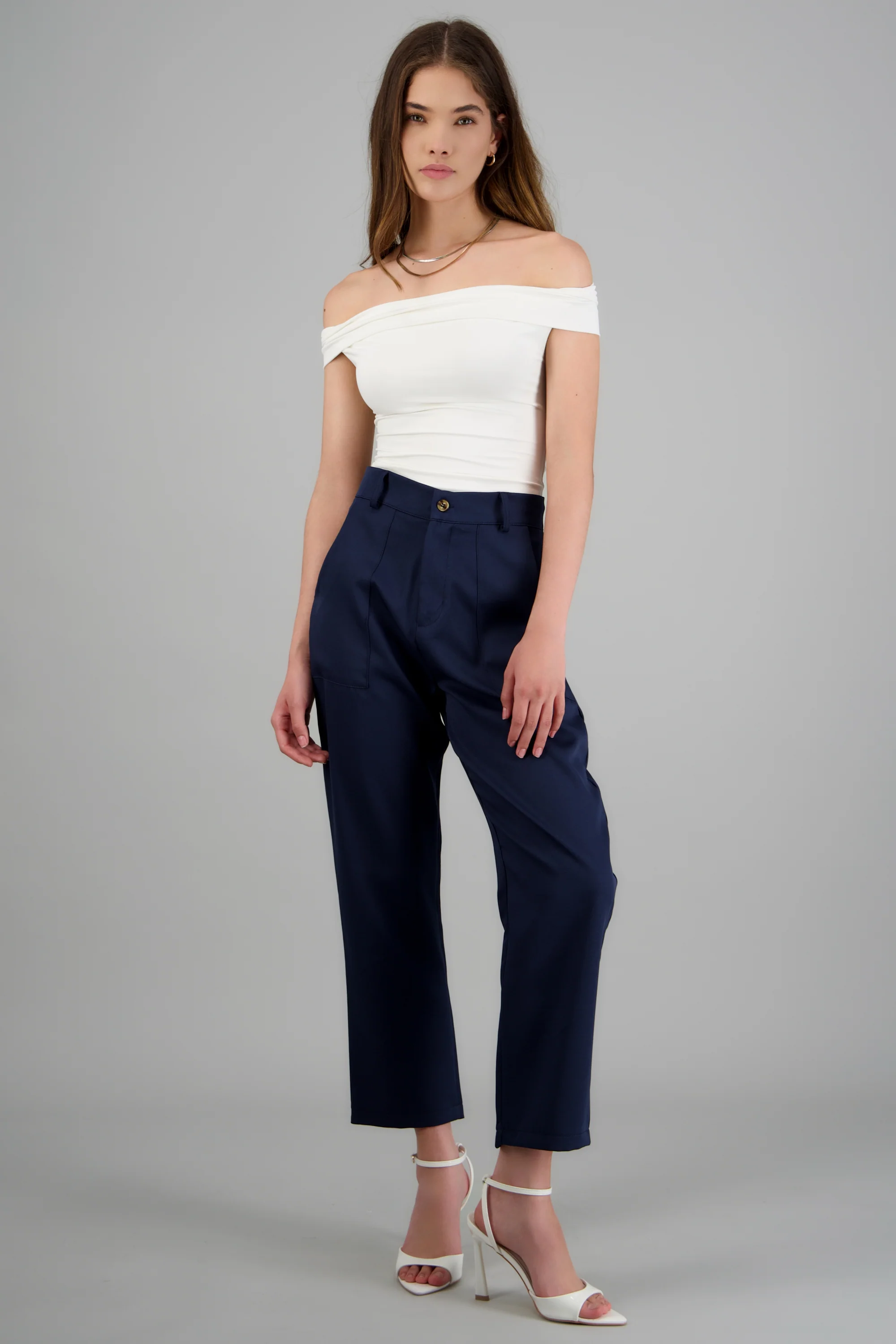 Pantalón con bolsas - Image 4