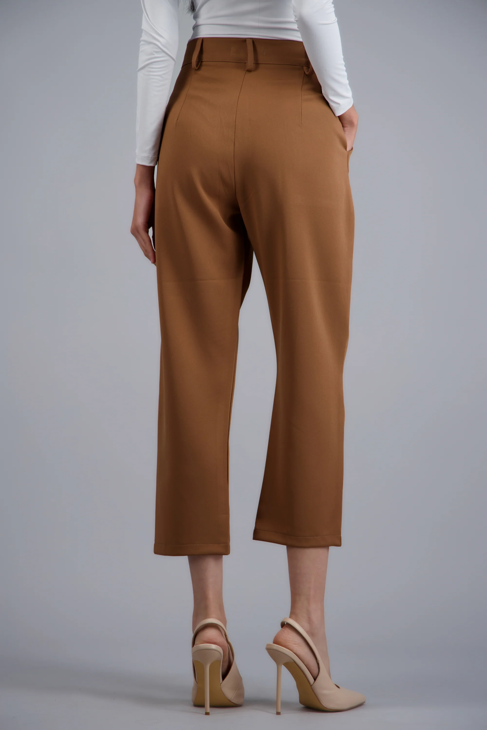 Pantalón con bolsas - Image 4