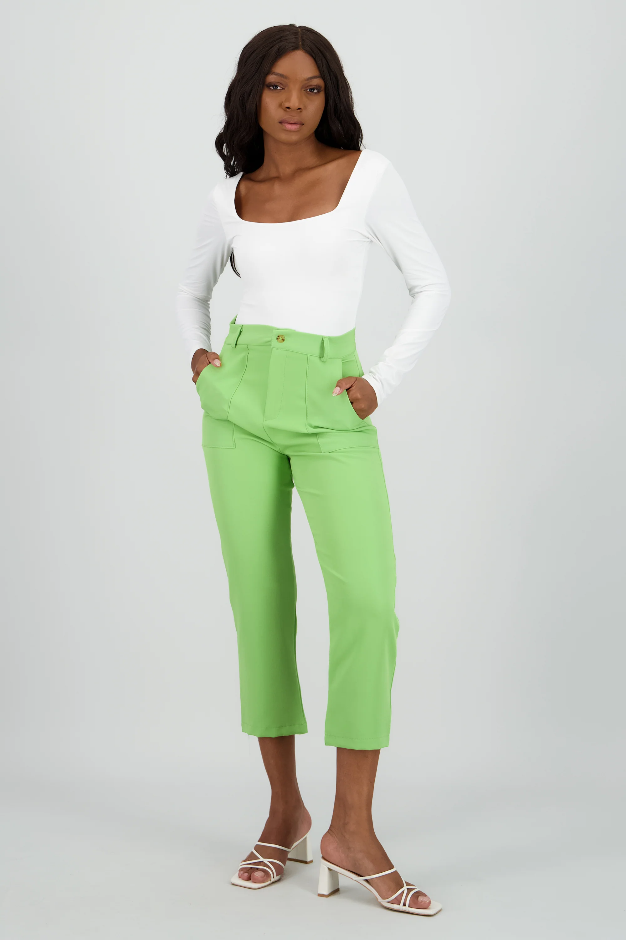 Pantalón Cintura Alta Capri Bolsas