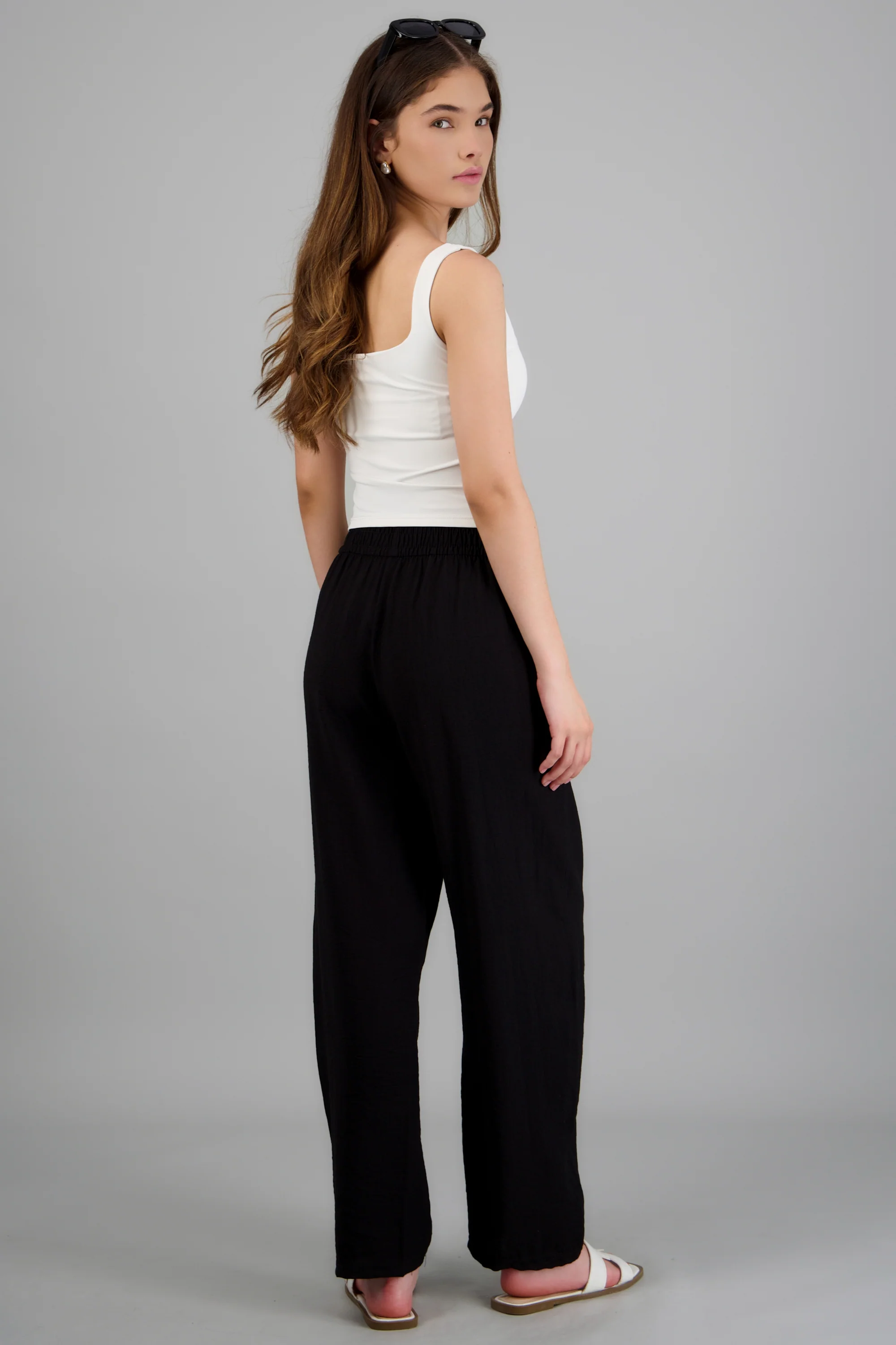 Pantalón con bolsas y resorte liso - Image 4