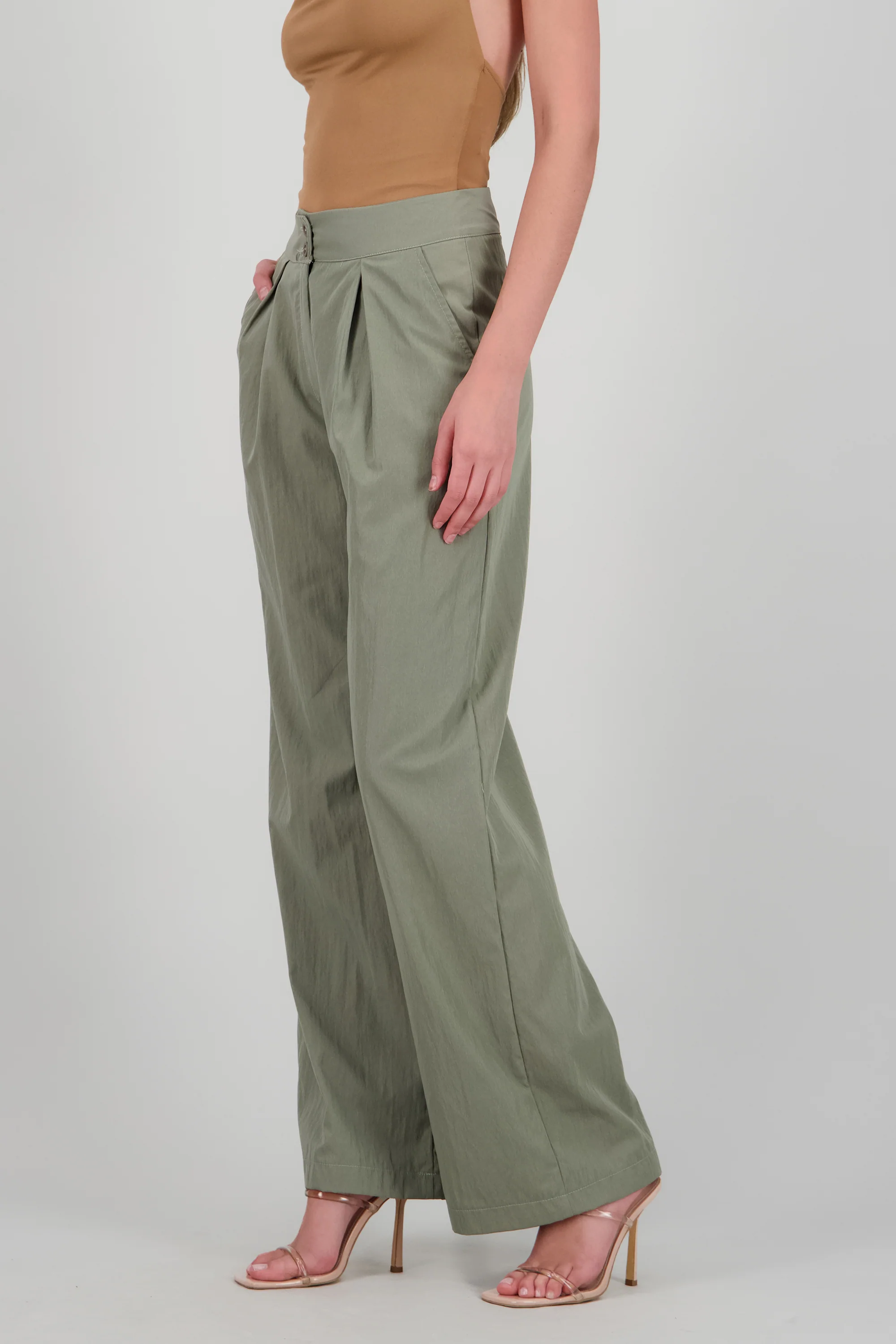 Pantalón con detalle de pinzas - Image 3