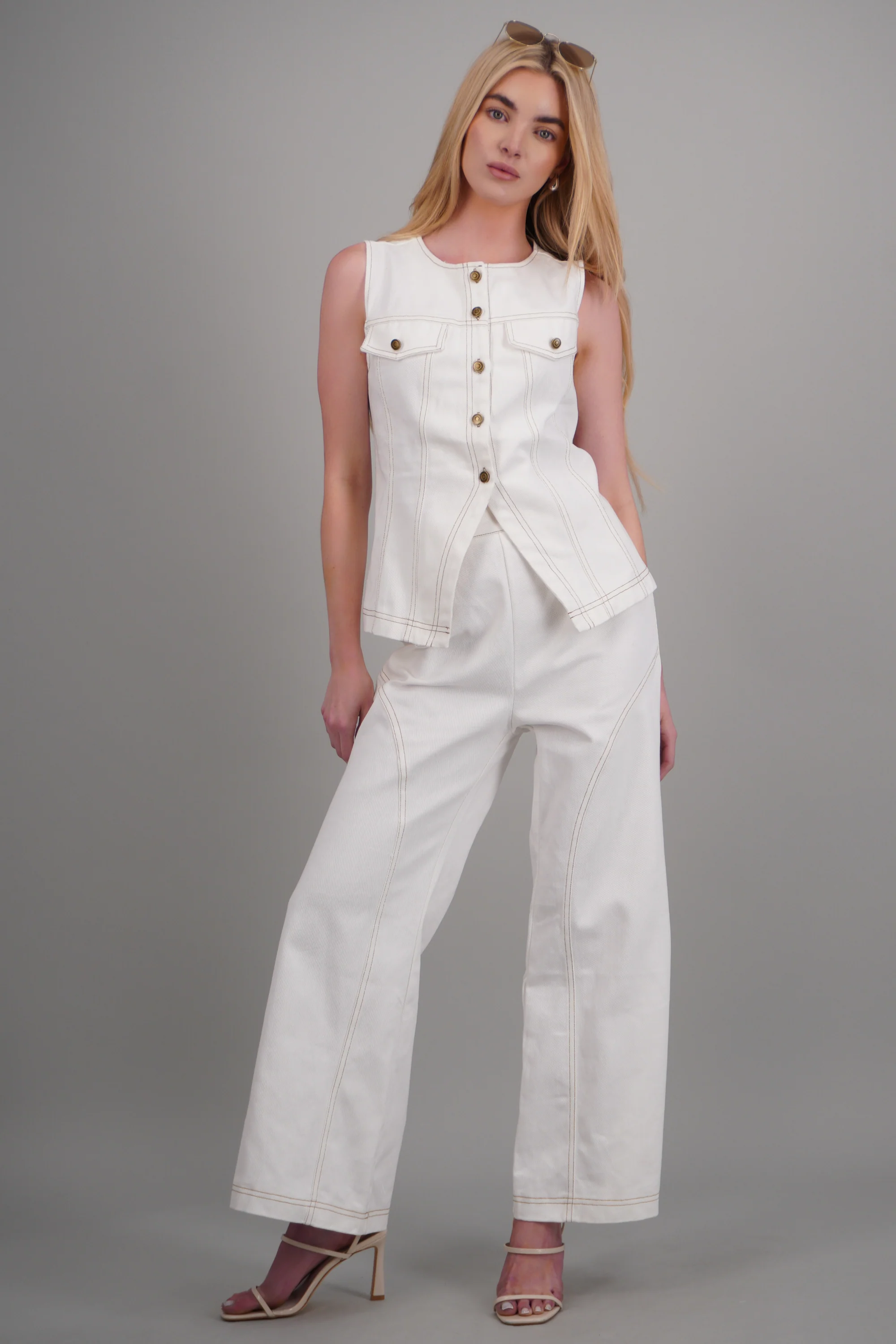 Pantalon denim contraste costuras