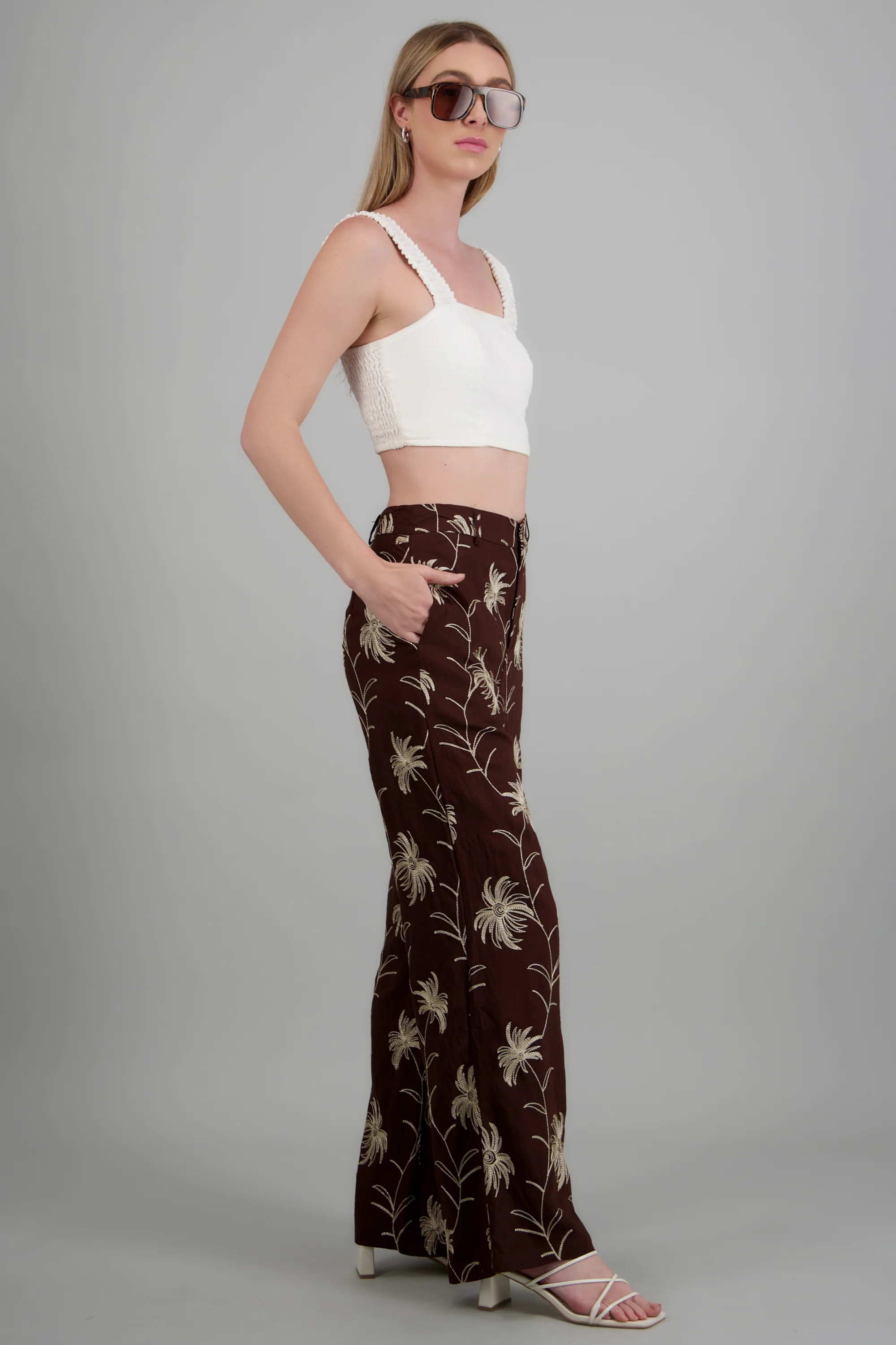 Pantalón detalle borado flores - Image 3