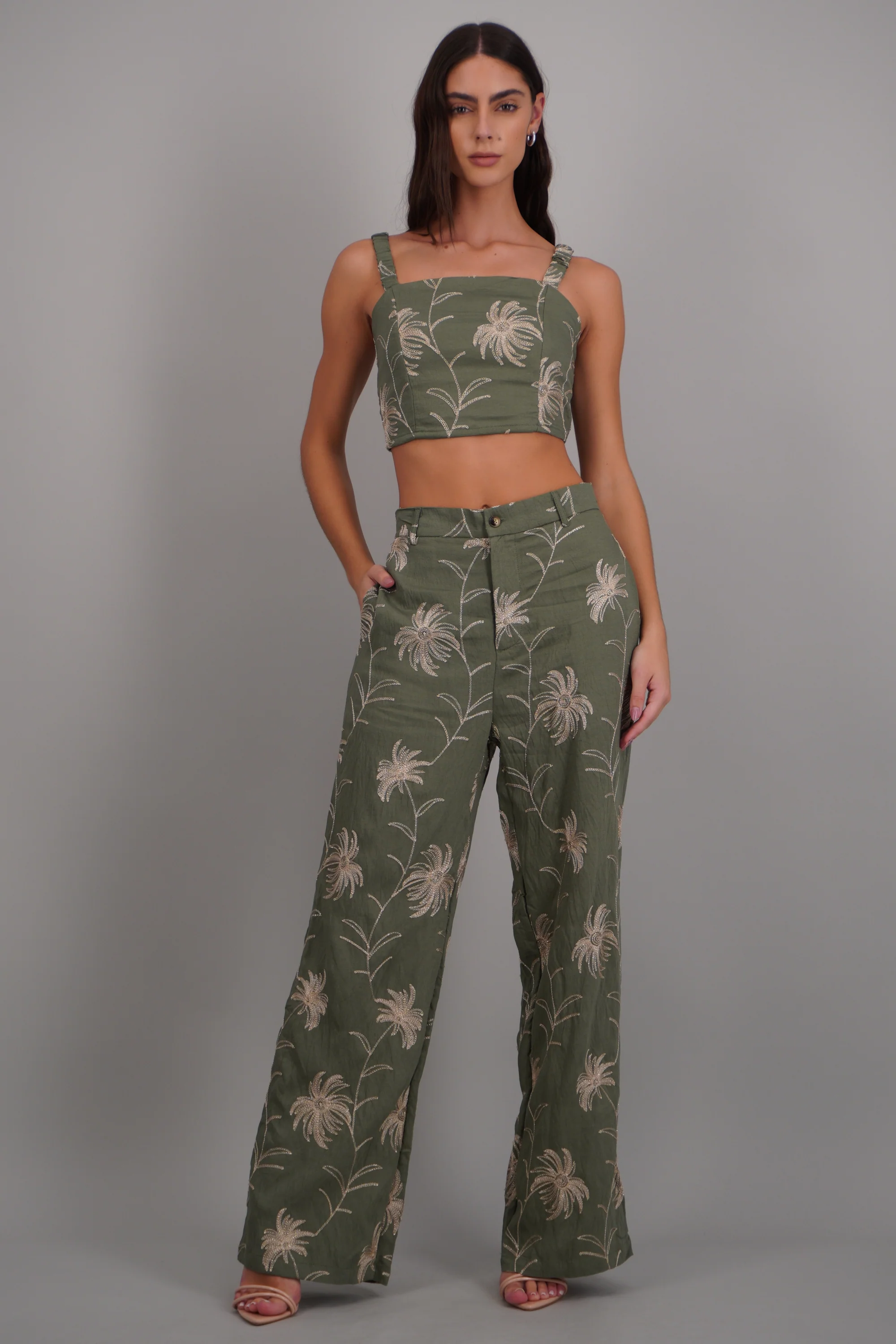 Pantalón detalle borado flores