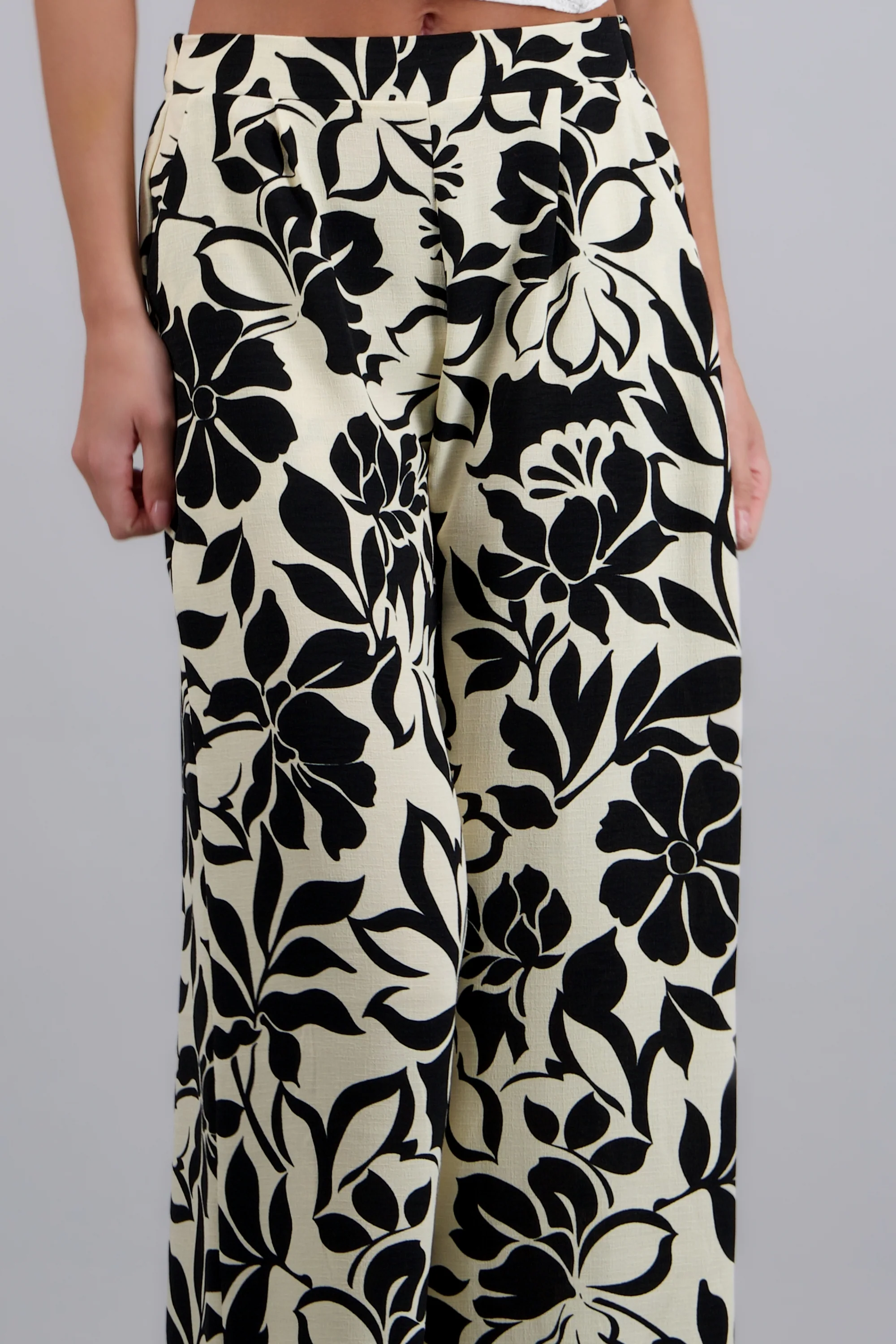Pantalon detalle pinzas estampado - Image 5