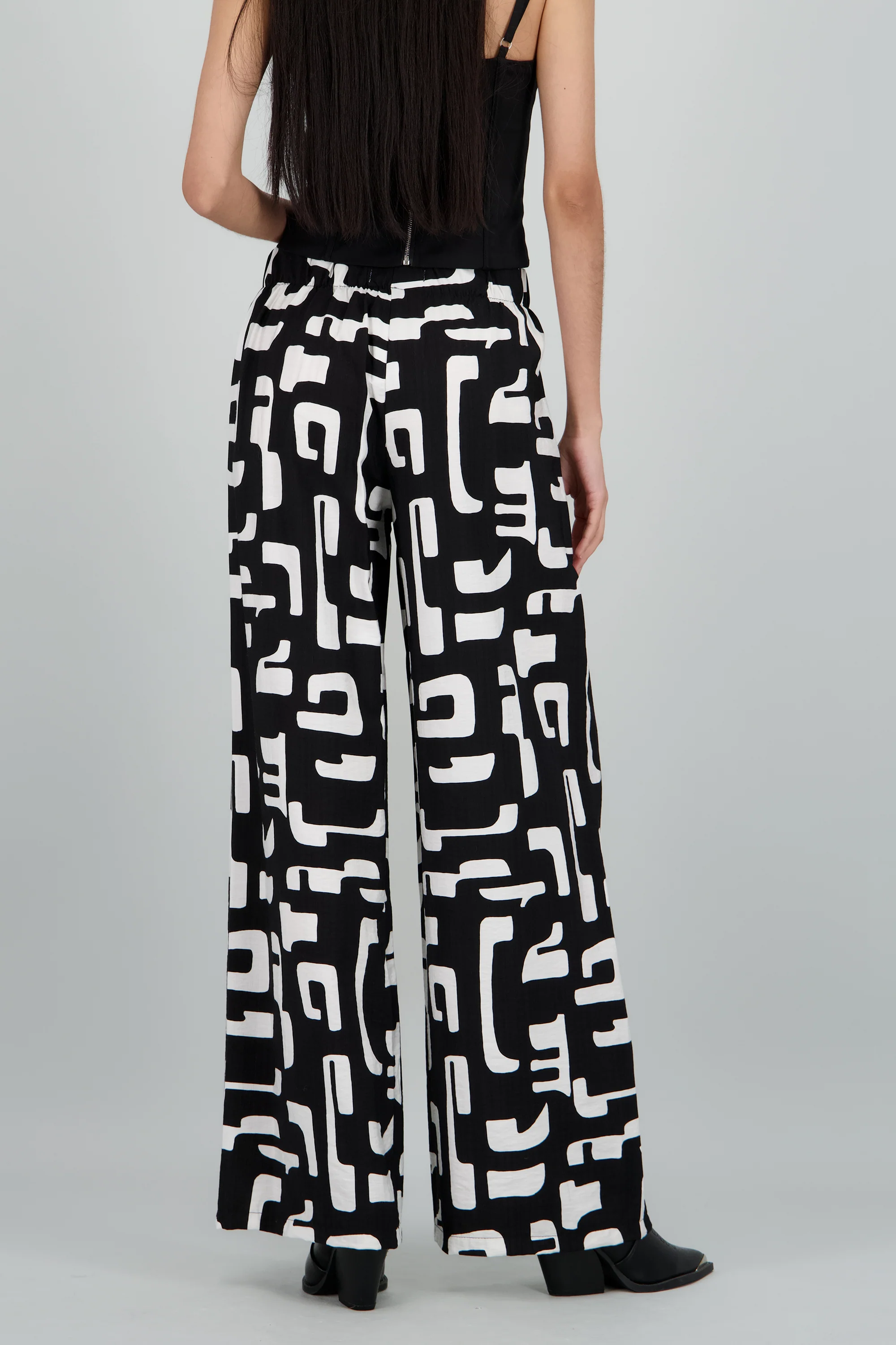 Pantalon estampado geometrico wide leg - Image 4