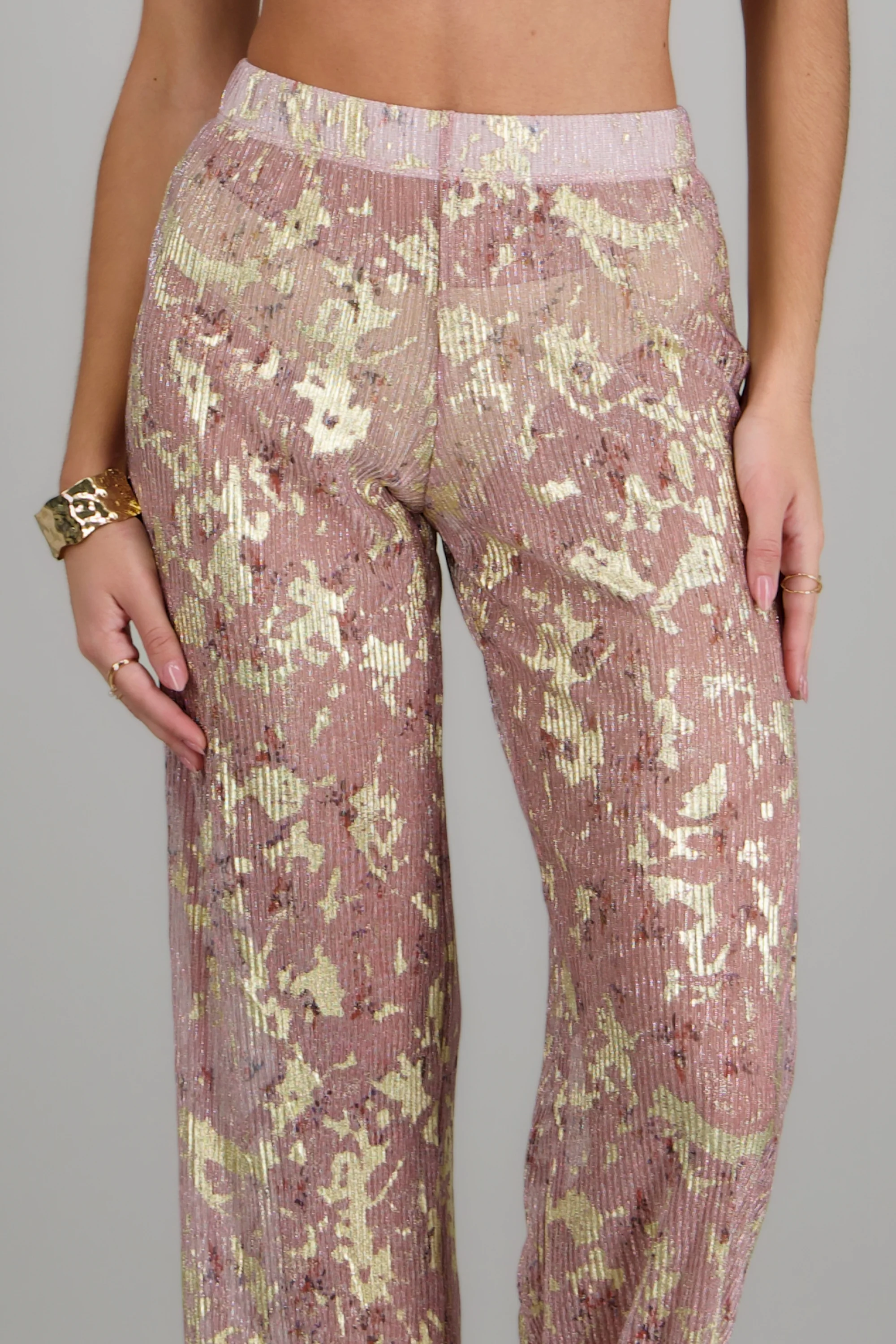 Pantalon estampado metalico traslucido - Image 5