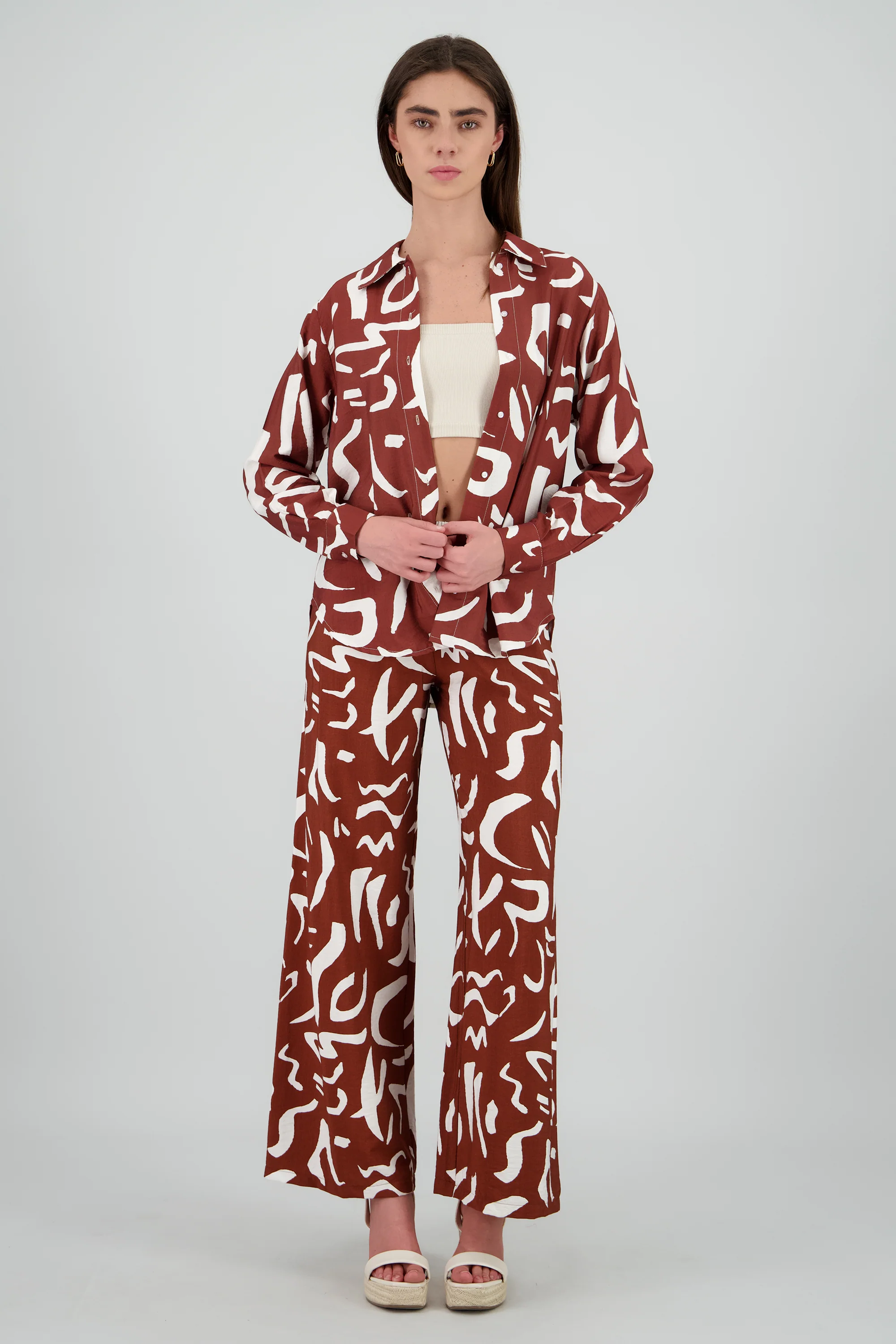 Pantalon fluido detalle estampado