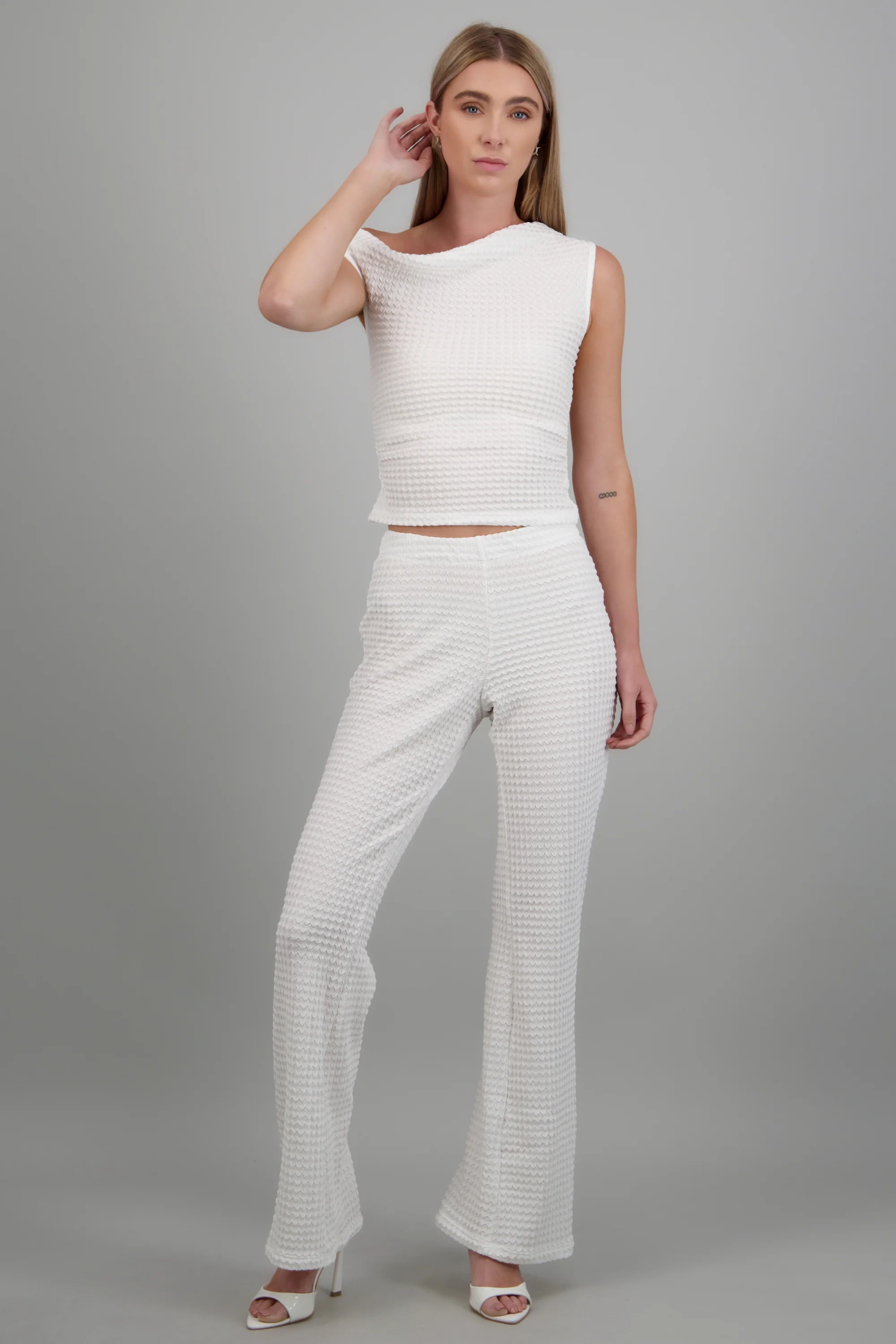 Pantalon fluido detalle textura