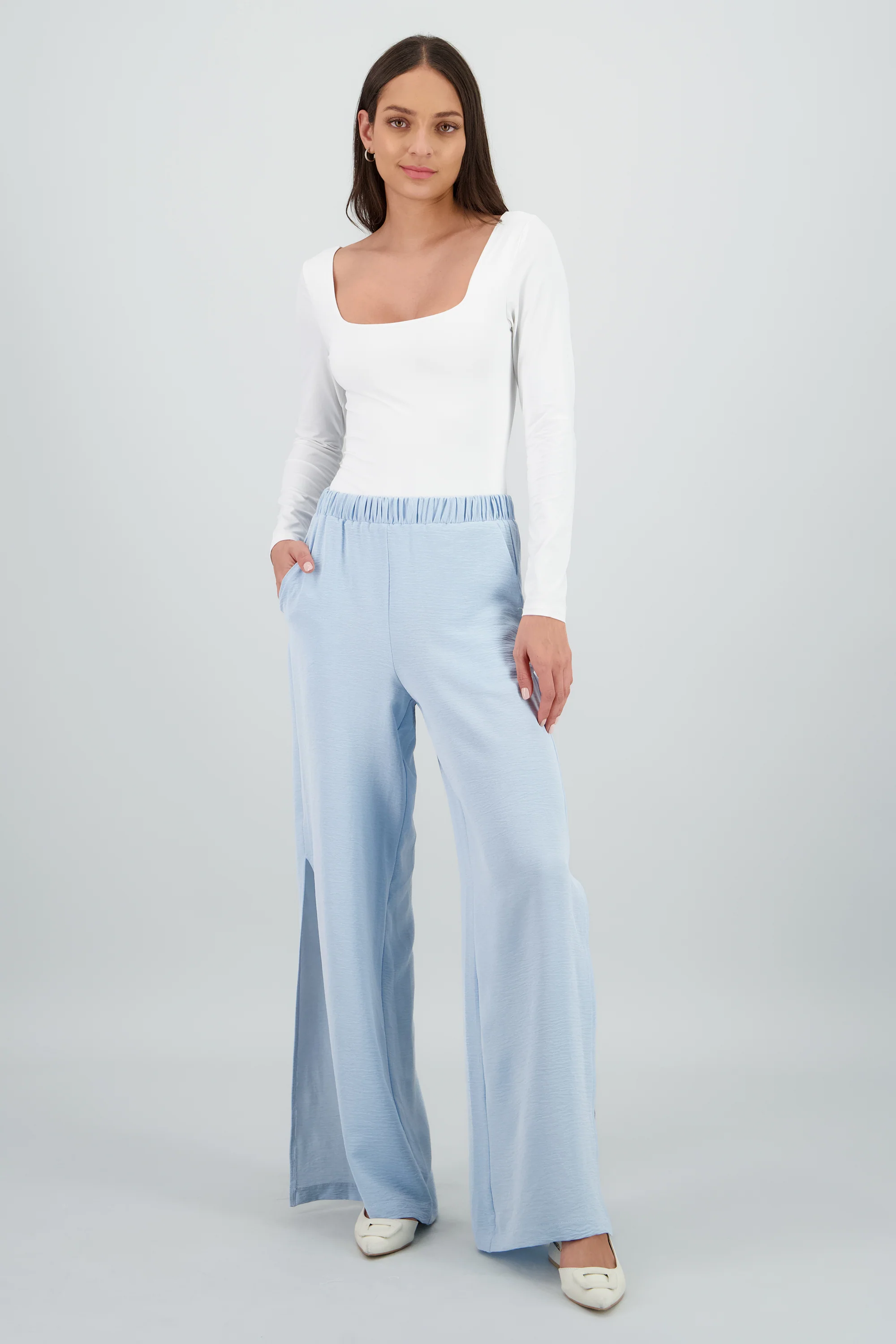 Pantalon fluido resorte detalle textura