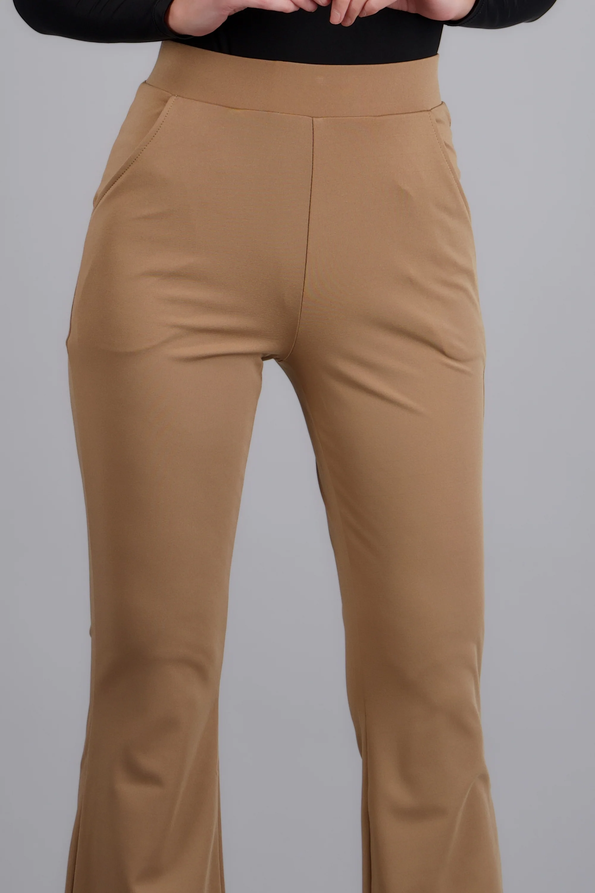 Pantalon liso acampanado - Image 5