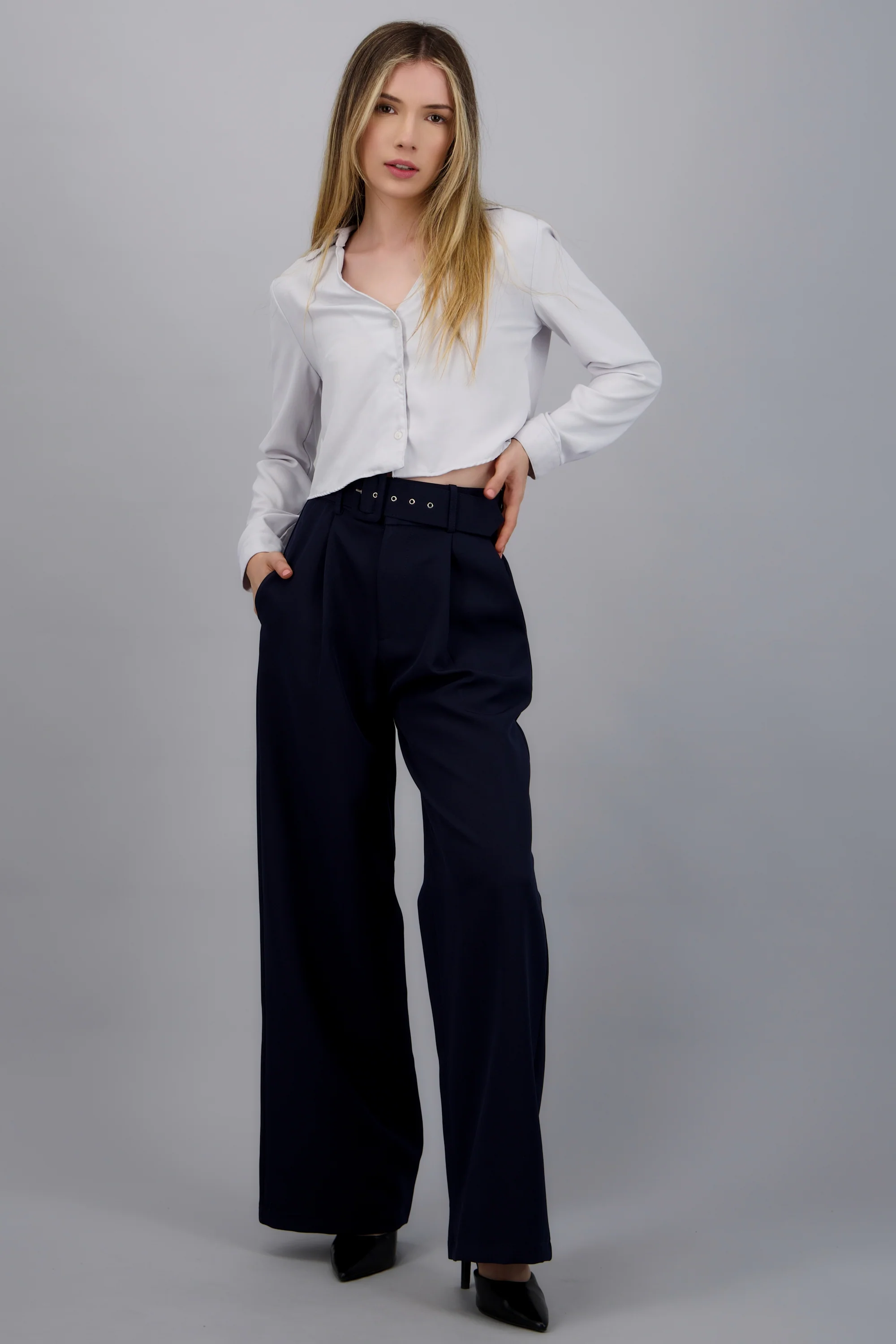 Pantalón liso cinturón