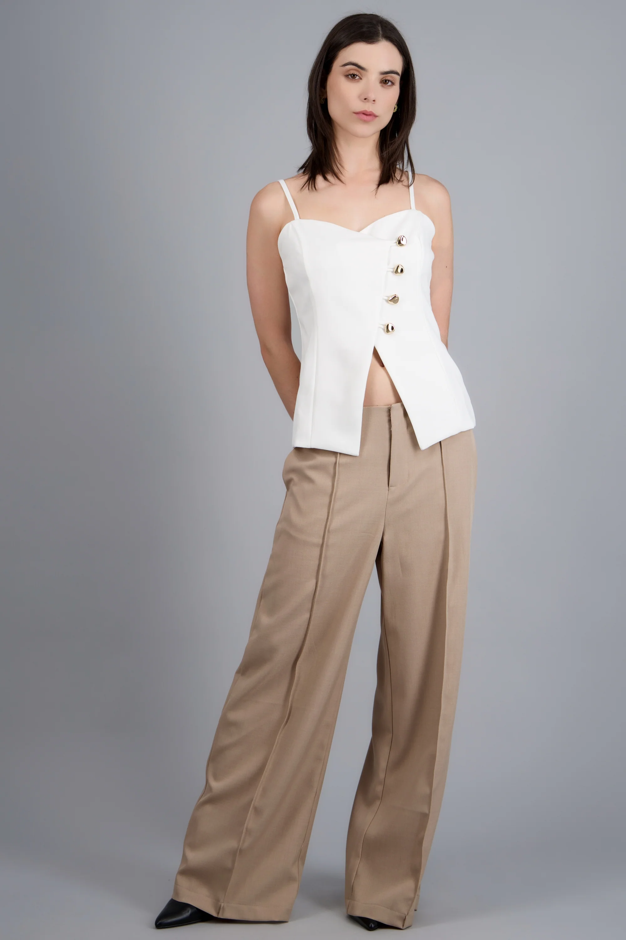Pantalon liso detalle costura