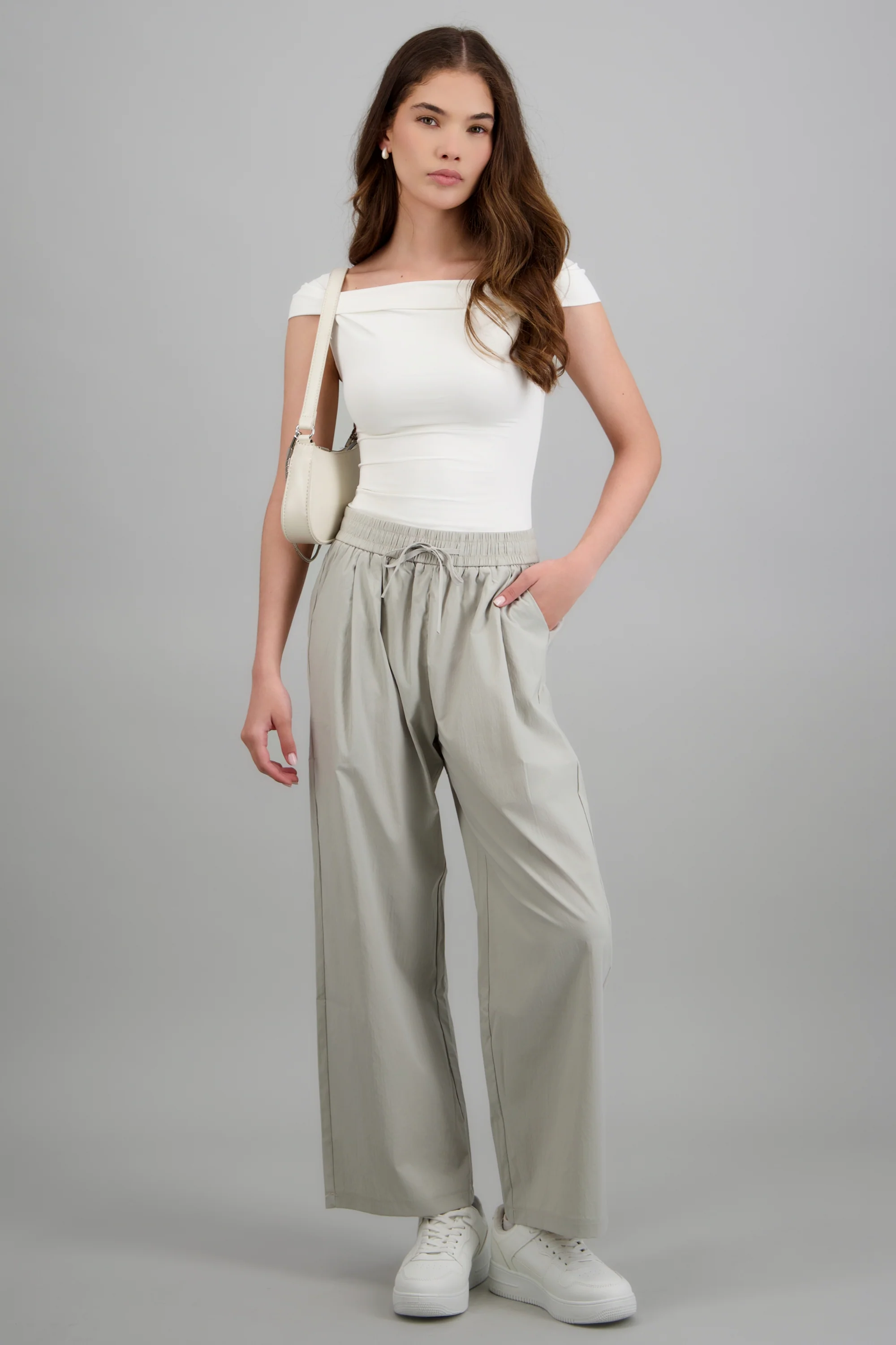 Pantalón liso jareta y bolsas