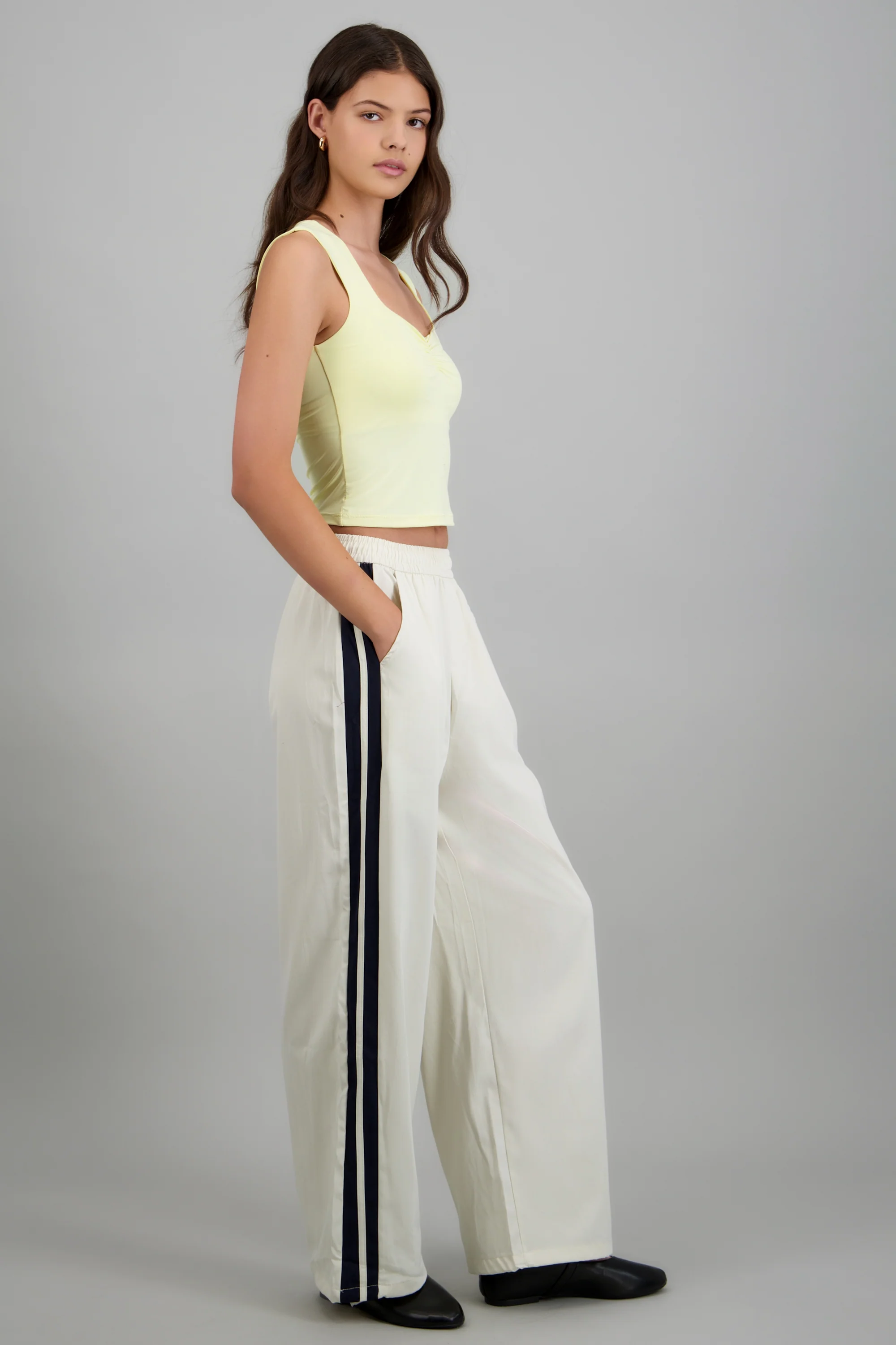Pantalon rayas en costados - Image 6