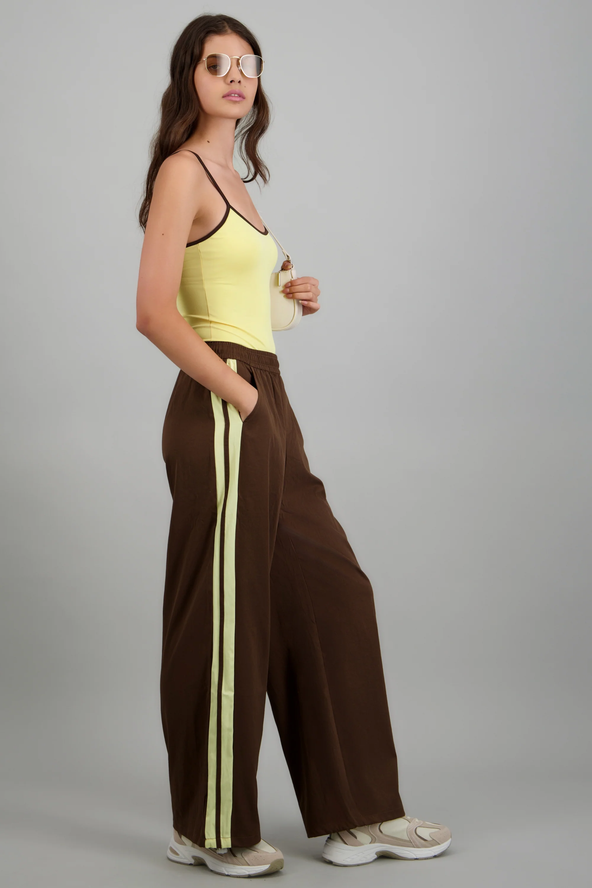 Pantalon rayas en costados - Image 4