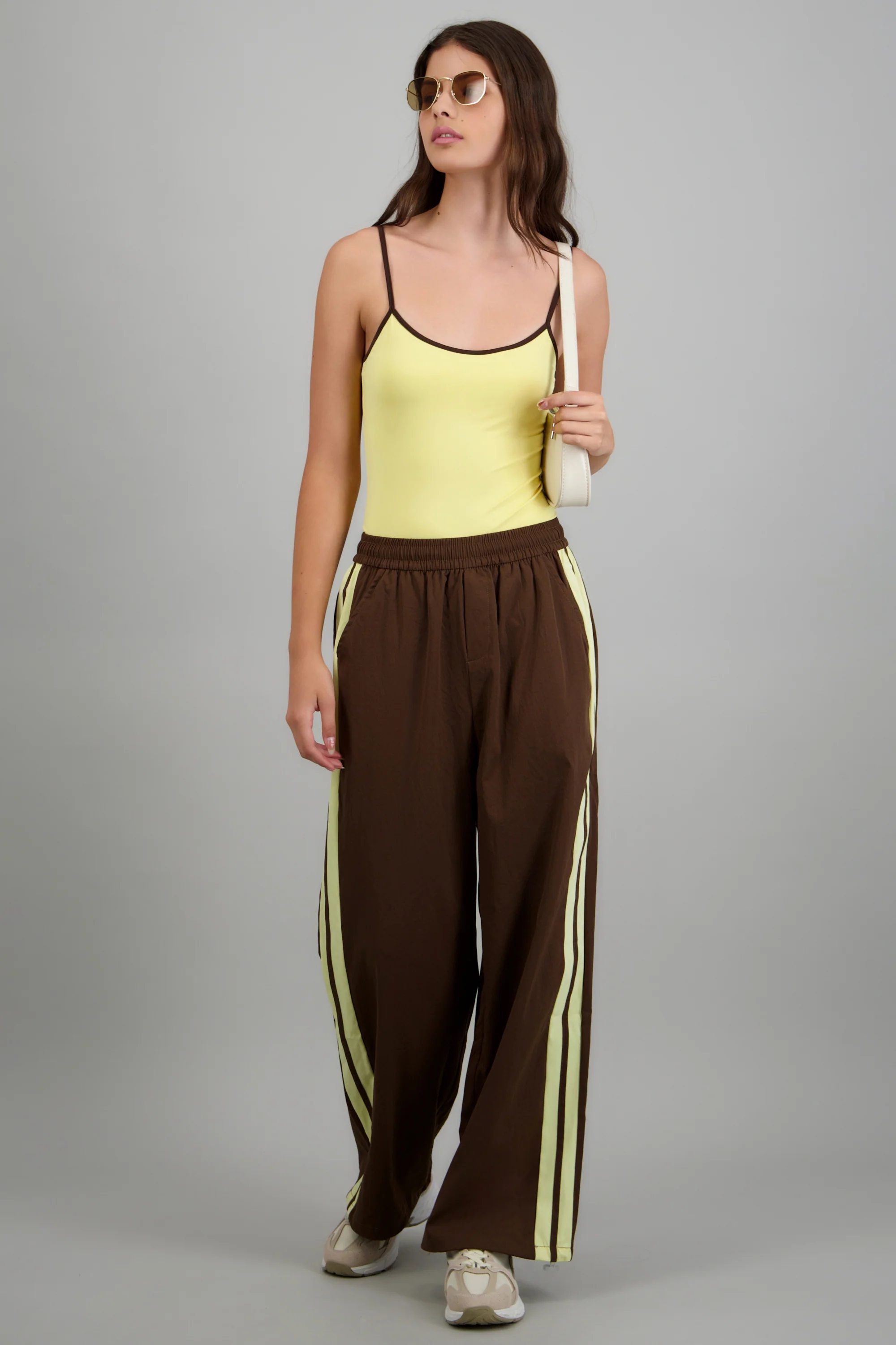 Pantalon rayas en costados - Image 6
