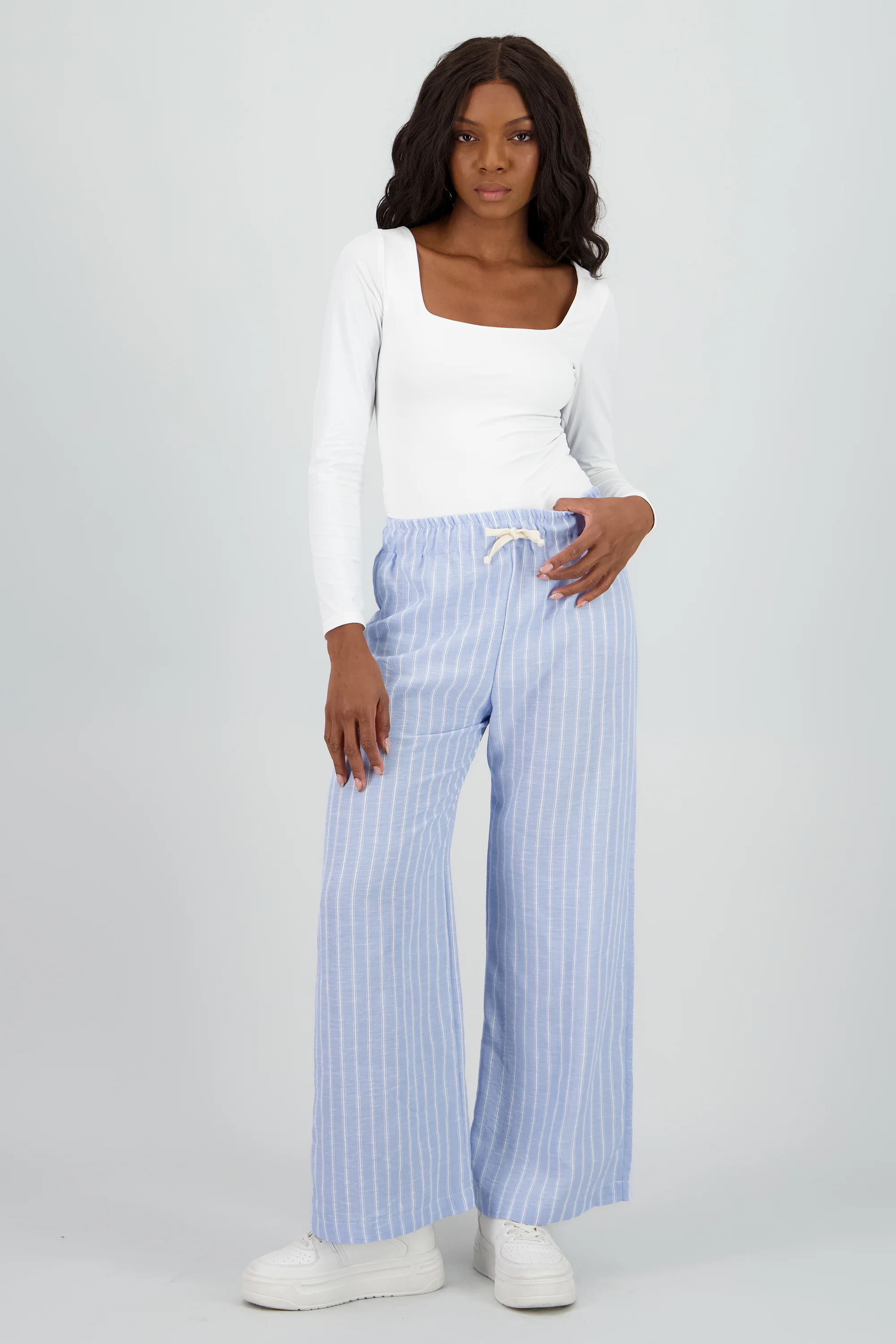 Pantalon recto de rayas con jareta
