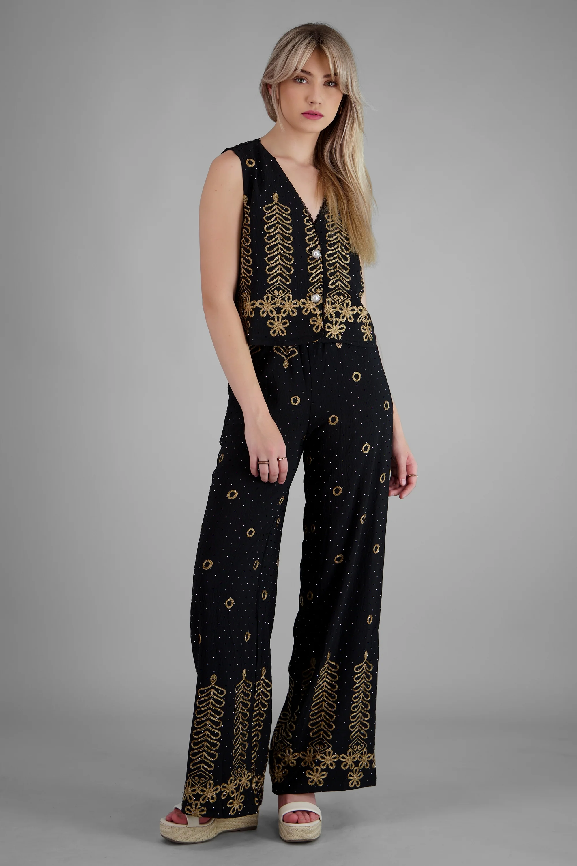Pantalon recto detalle bordado