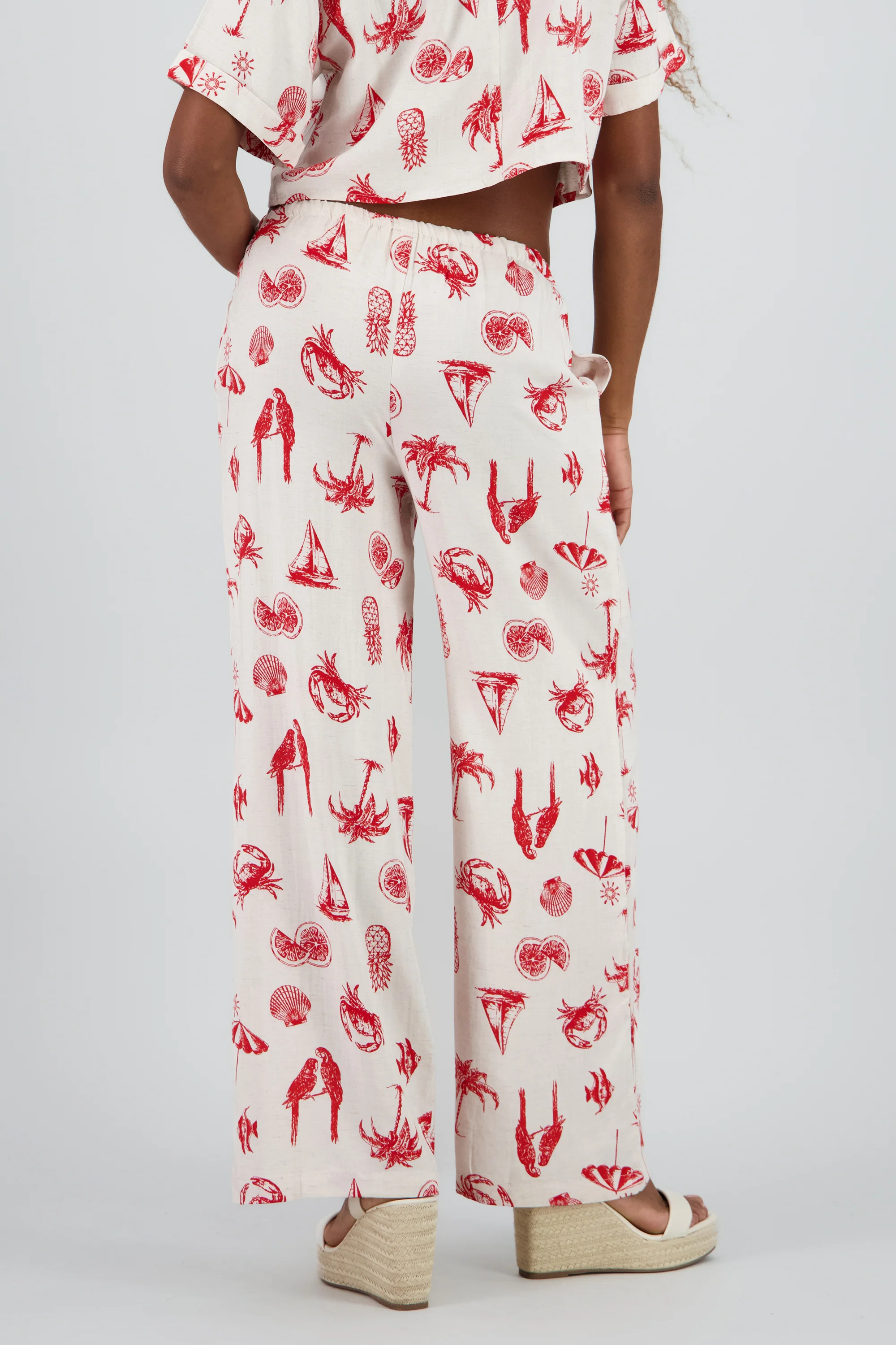 Pantalon tropical con mini print - Image 4